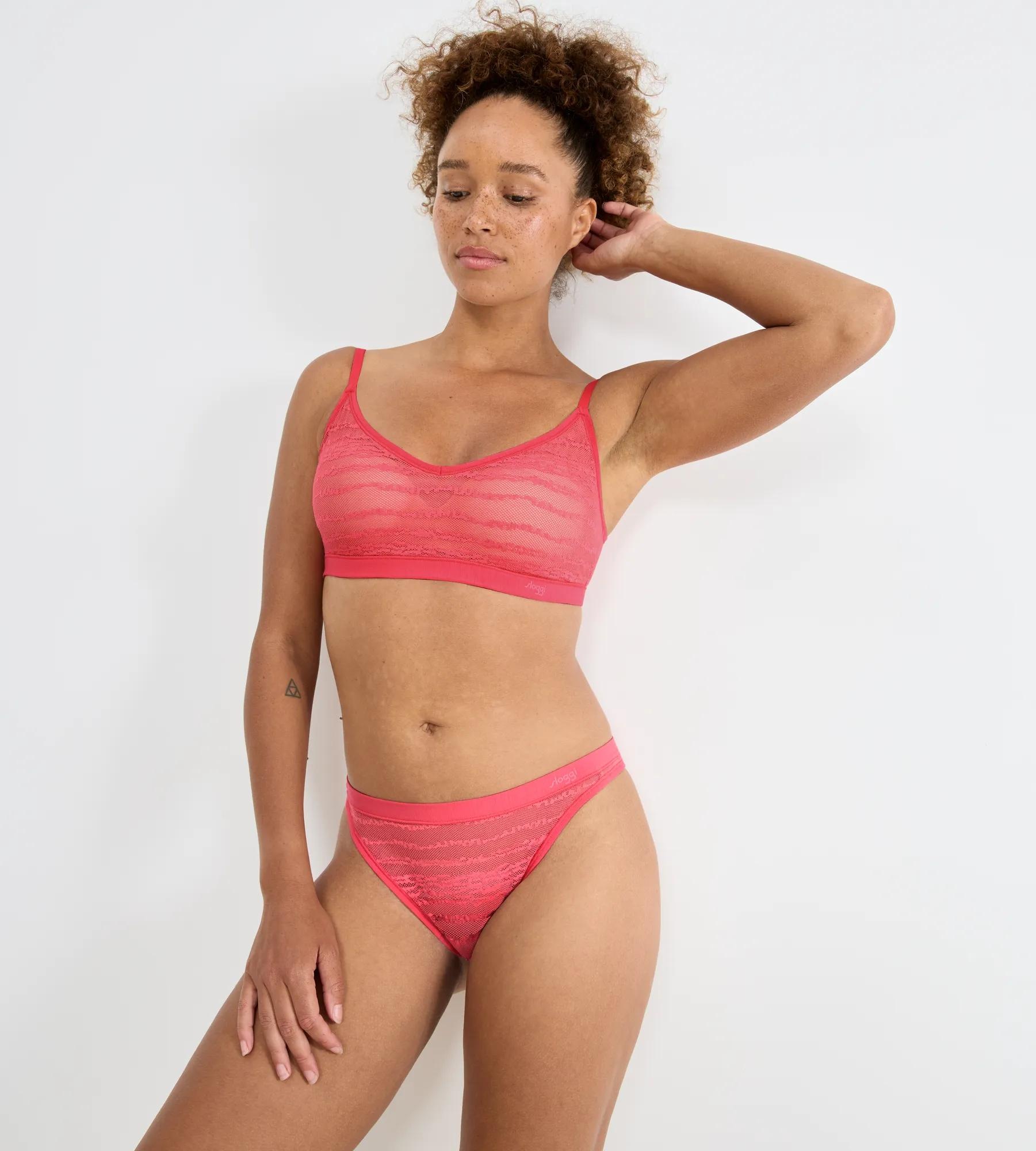 sloggi String »FREE Evolve« super weich, dehnfähig, Spitzendetails