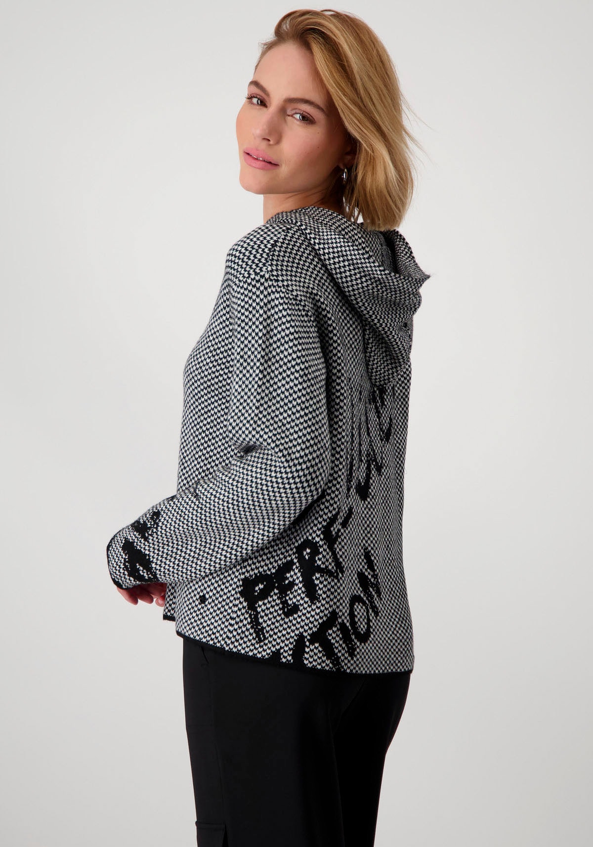 Monari Kapuzenpullover, mit Glitzerschriftzug