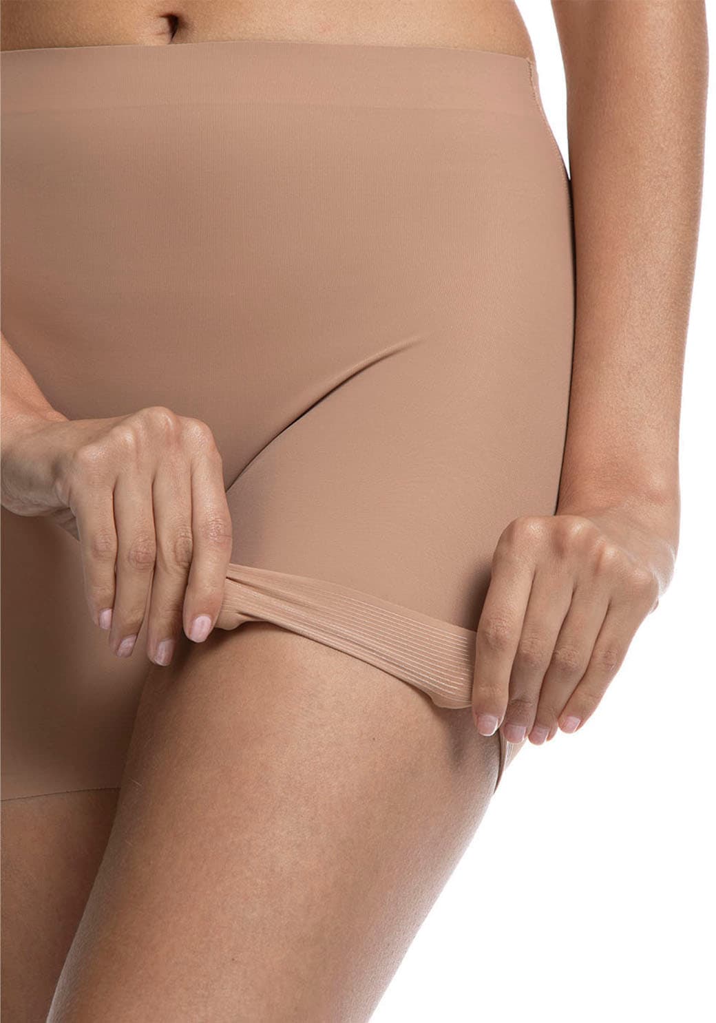 MAGIC Bodyfashion Shapinghose »Maxi Short«, feste Formung des unteren Bauches, der Hüften und der Oberschenkel
