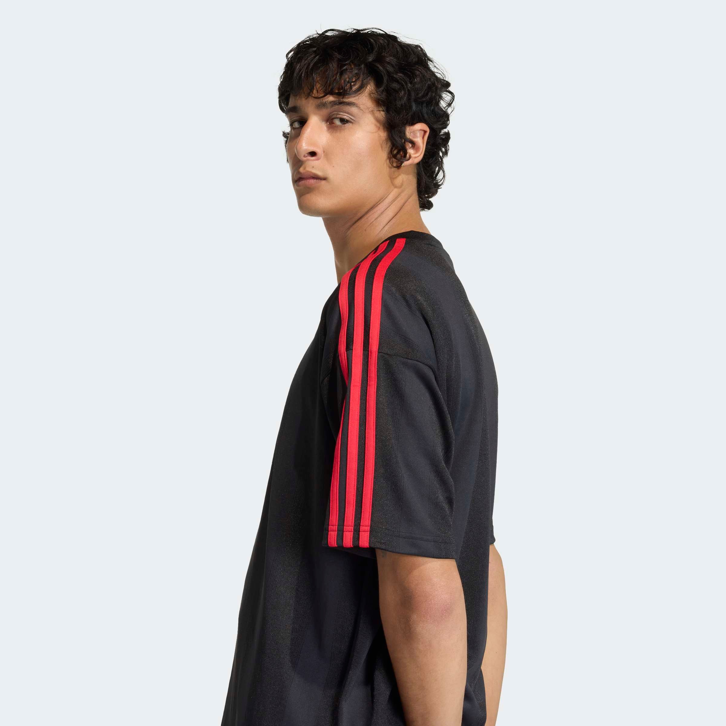 adidas Originals T-Shirt »ADIDAS ADICOLOR JACQUARD TRIKOT« lockere Passform, Rundhalsausschnitt, mit klassischem Trefoil Logo