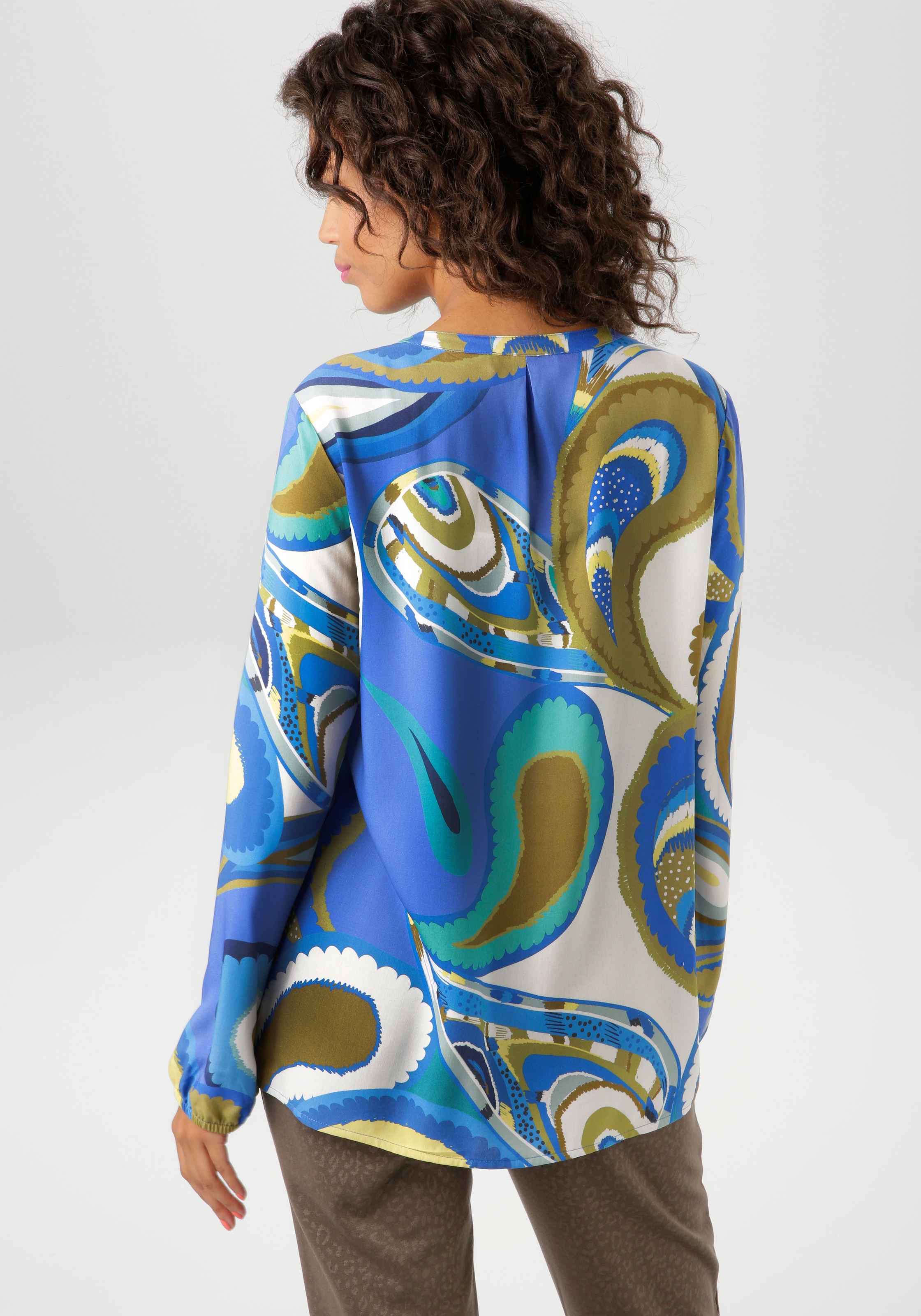 Aniston CASUAL Schlupfbluse, mit farbharmonischen, großflächigem Paisley-Muster