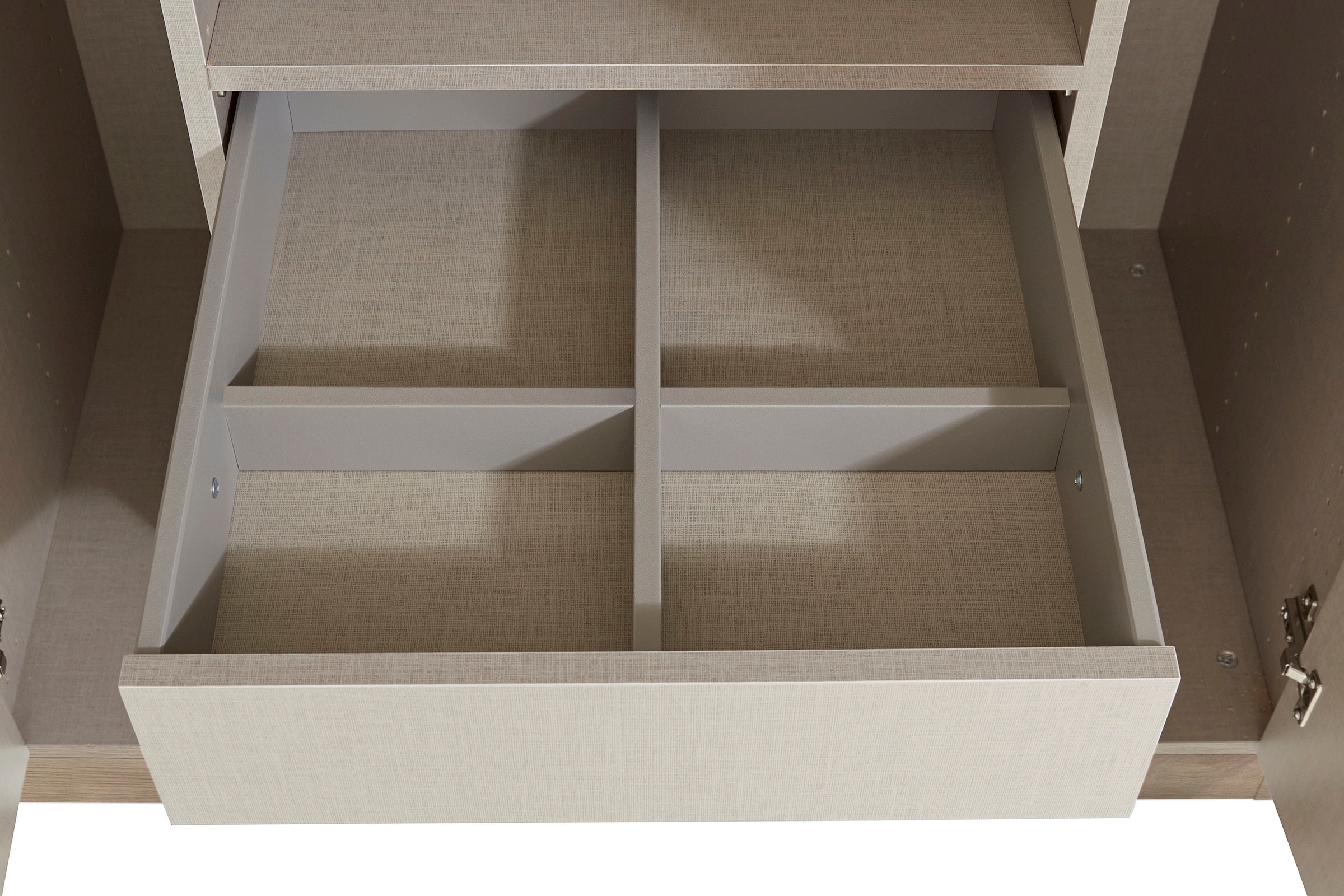 rauch Drehtürenschrank »Kleiderschrank Schrank Garderobe TOPSELLER OTELI inkl. Inneneinteilung«, (erhältlich in Breiten 91-360 cm, ab Breite 136cm inkl. Innenschubladen), mit zusätzlichen Einlegeböden, optional mit Spiegel MADE IN GERMANY