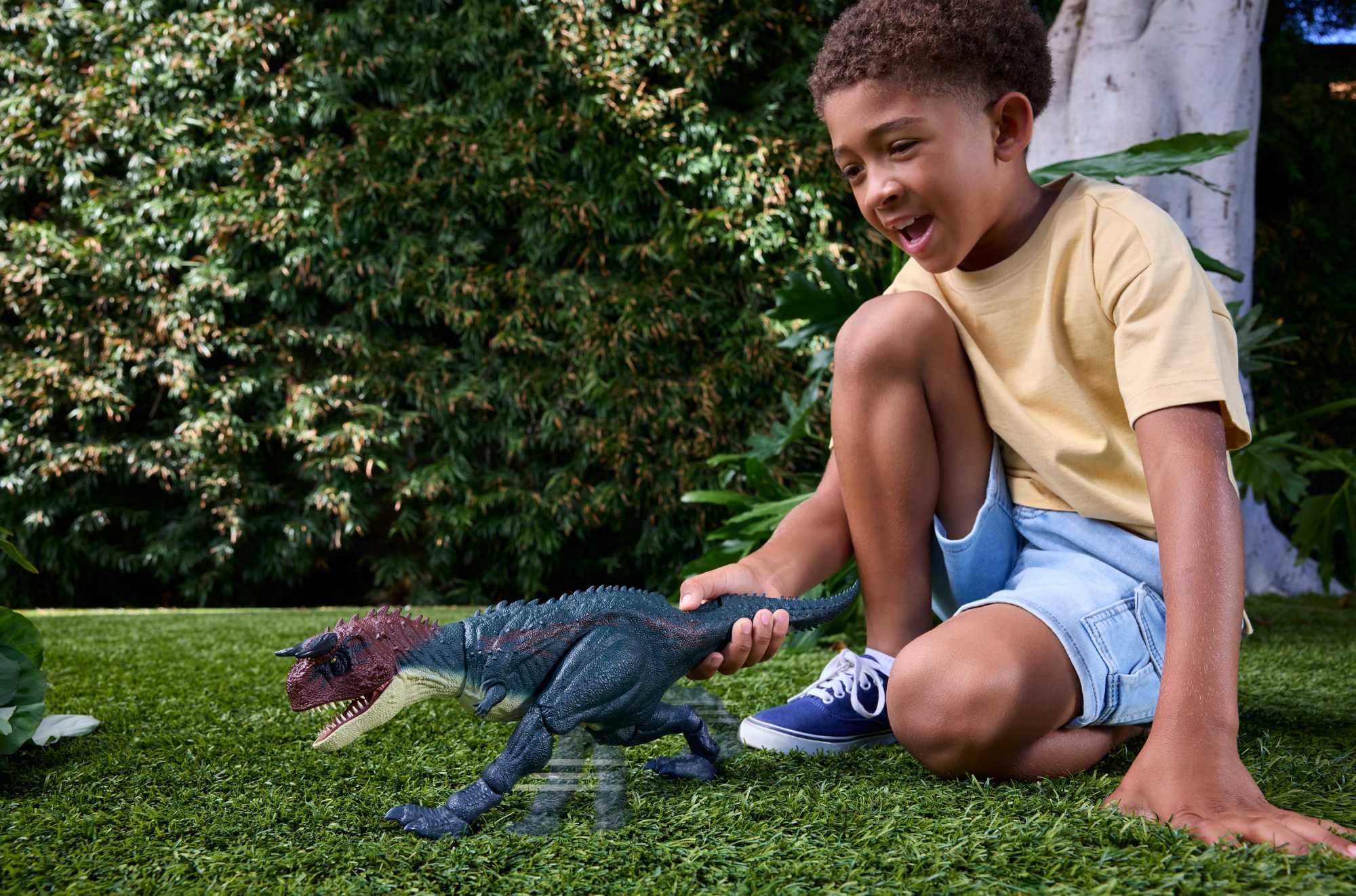 Mattel® Actionfigur »Jurassic World, Charge 'N Chomp Carnotaurus« mit Beiß-Angriff und Brüllgeräusch