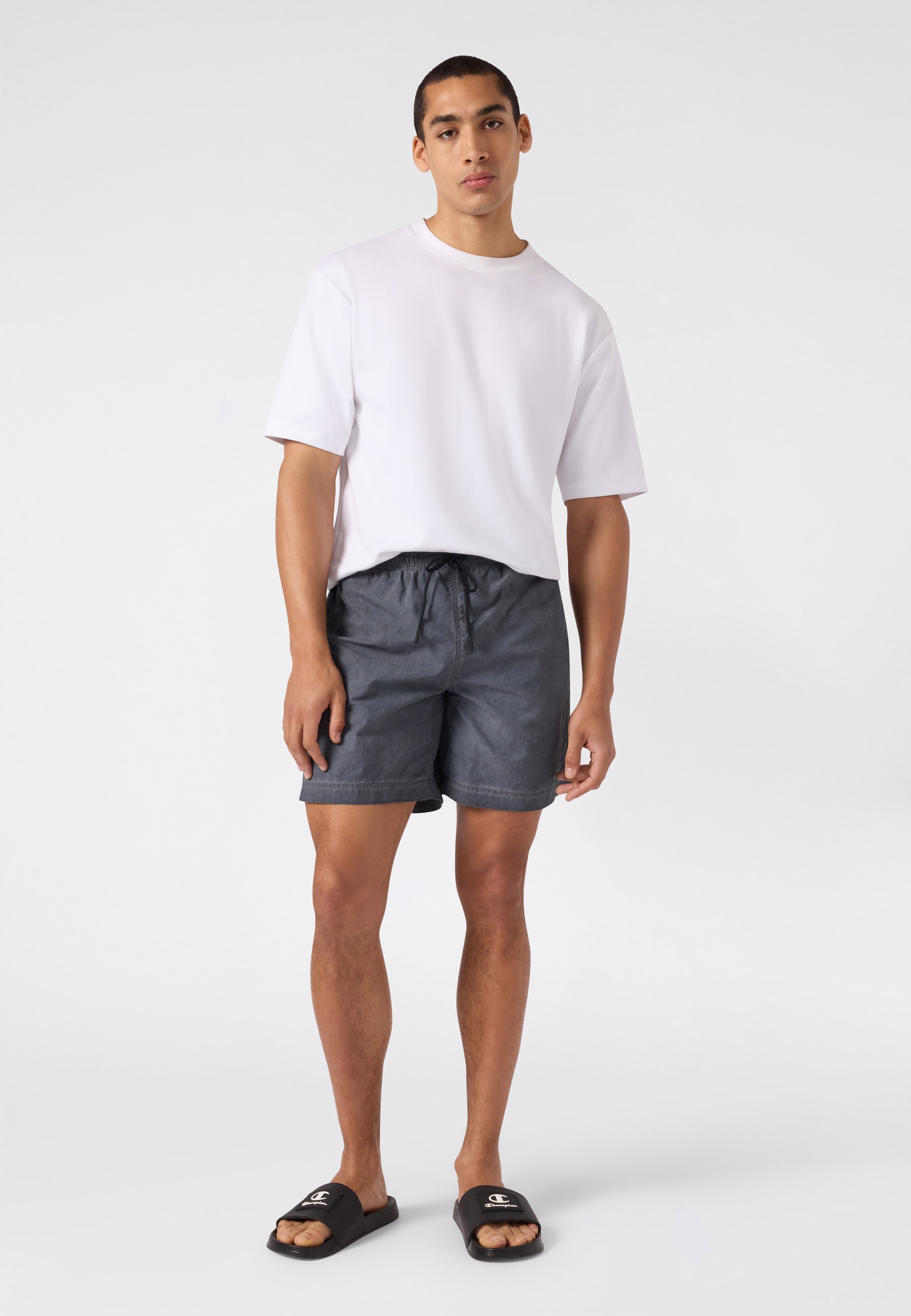 Champion Badeshorts »5-inch Men's swim shorts« unifarbene oder ausgewaschene Optik, leichtes Material aus Polyamid