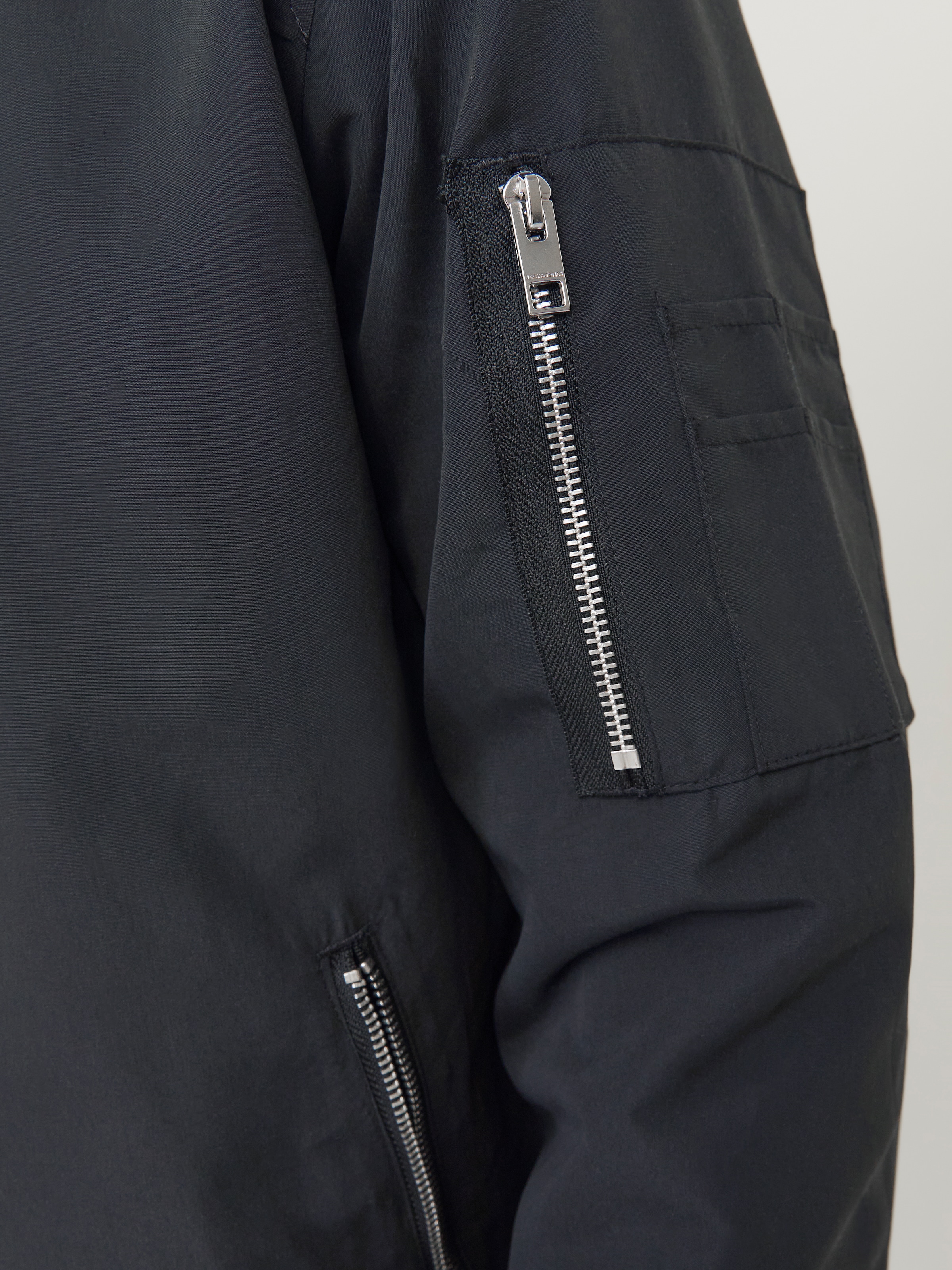 Jack & Jones »JJERUSH mit Stehkragen und Reißverschlusstaschen« ohne Kapuze unifarben, modisch, regular fit, Polyester