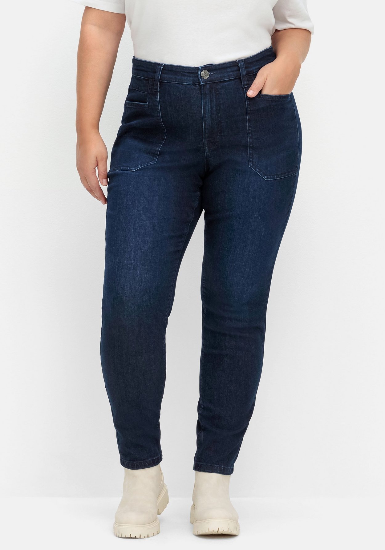 Sheego Stretch-Jeans »Schmale Jeans mit aufgesetzten Taschen«