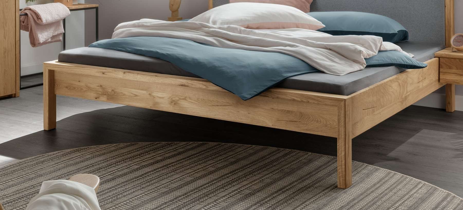 Home affaire Schlafzimmer-Set »Huven Schlafzimmer« Set, 3 Stk. tlg. Massivholzbett aus Eiche mit 2 Nachttische, Kopfteil mit Filz, FSC