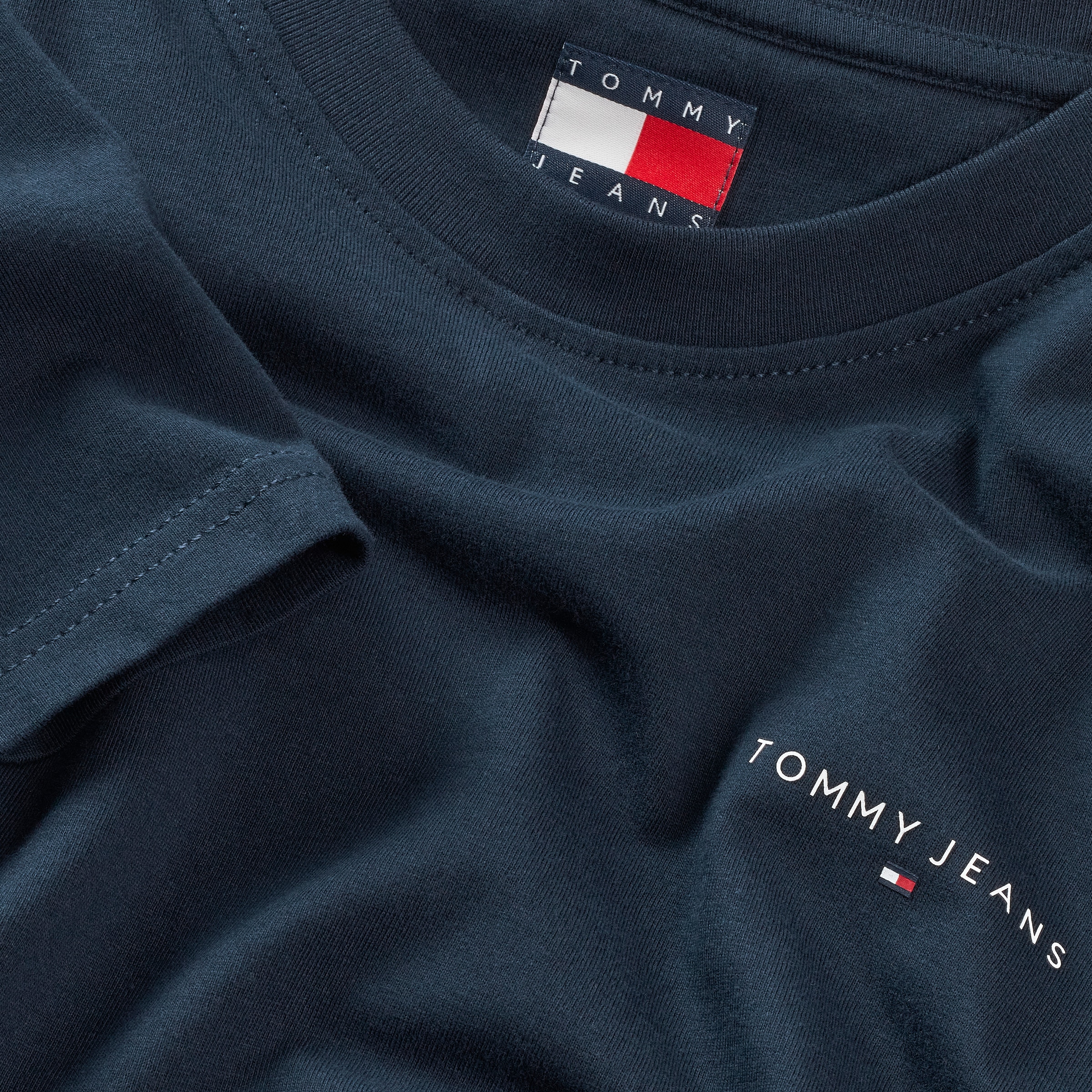 Tommy Jeans T-Shirt »TJM SLIM LINEAR CHEST TEE EXT«, Mit Rundhalsausschnitt