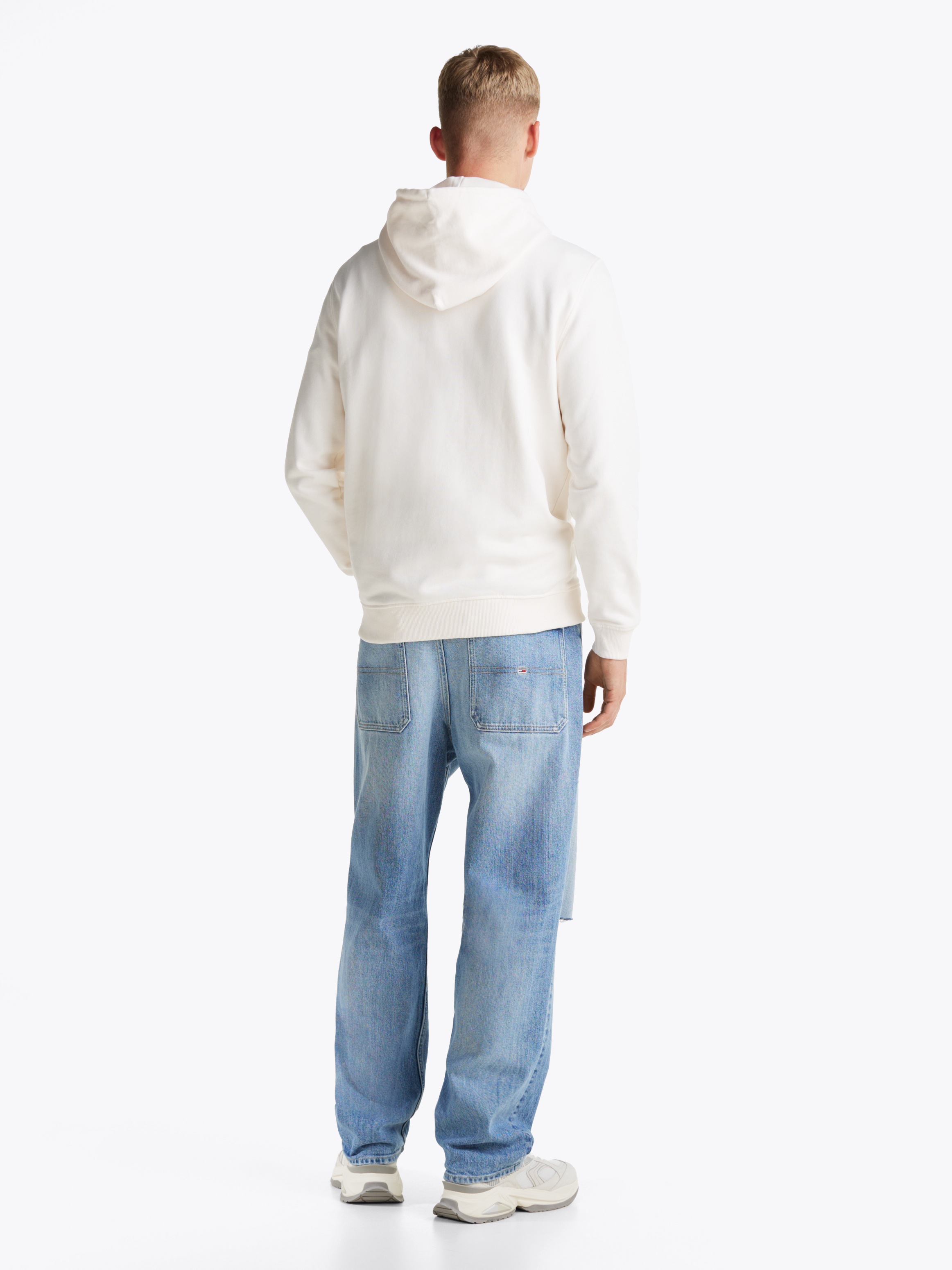 Tommy Jeans Sweatshirt »TJM REG TJ FLAG CREST HOOD EXT«, besticktes Markenlogo auf Brusthöhe