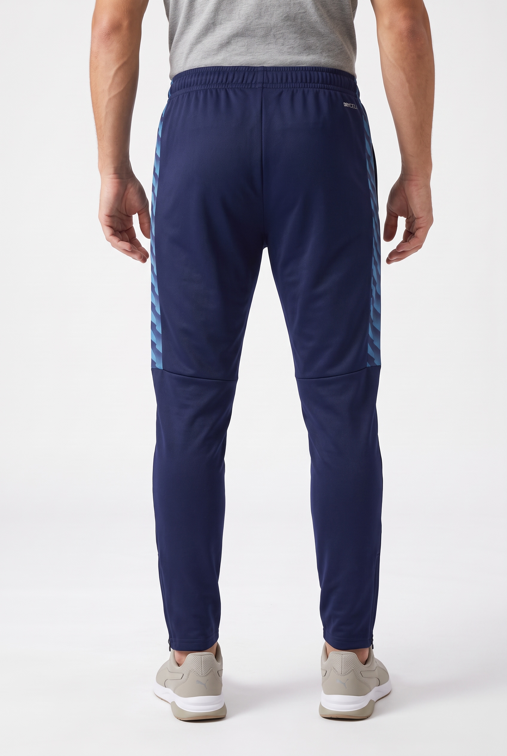 PUMA Trainingshose »TEAMLIGA26 TRAINING PANTS«  atmungsaktives Material, mit DryCELL Technologie, Slim Fit Passform
