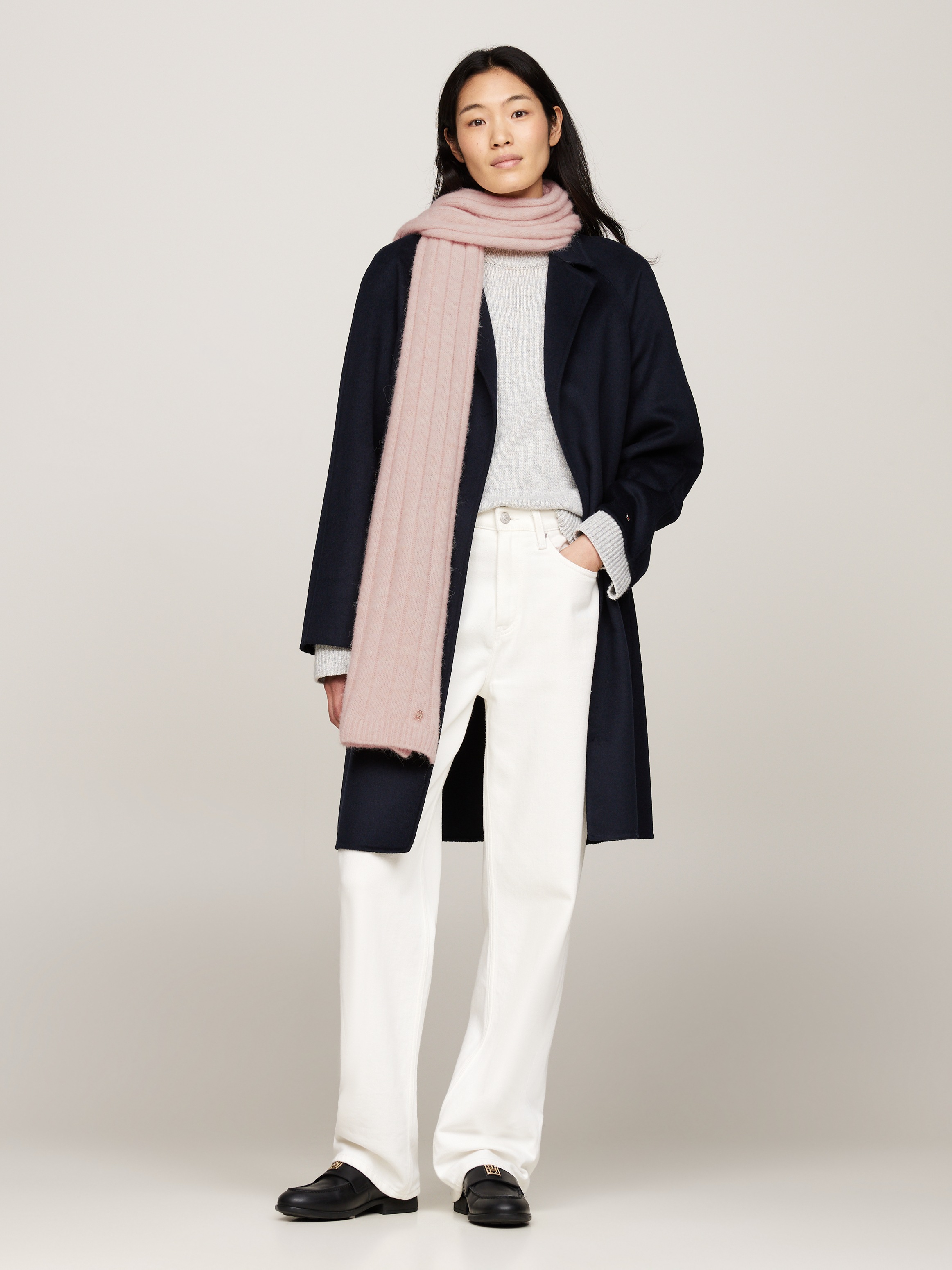 Tommy Hilfiger Strickschal »TH TIMELESS SCARF«, mit Monogramm-Emblem