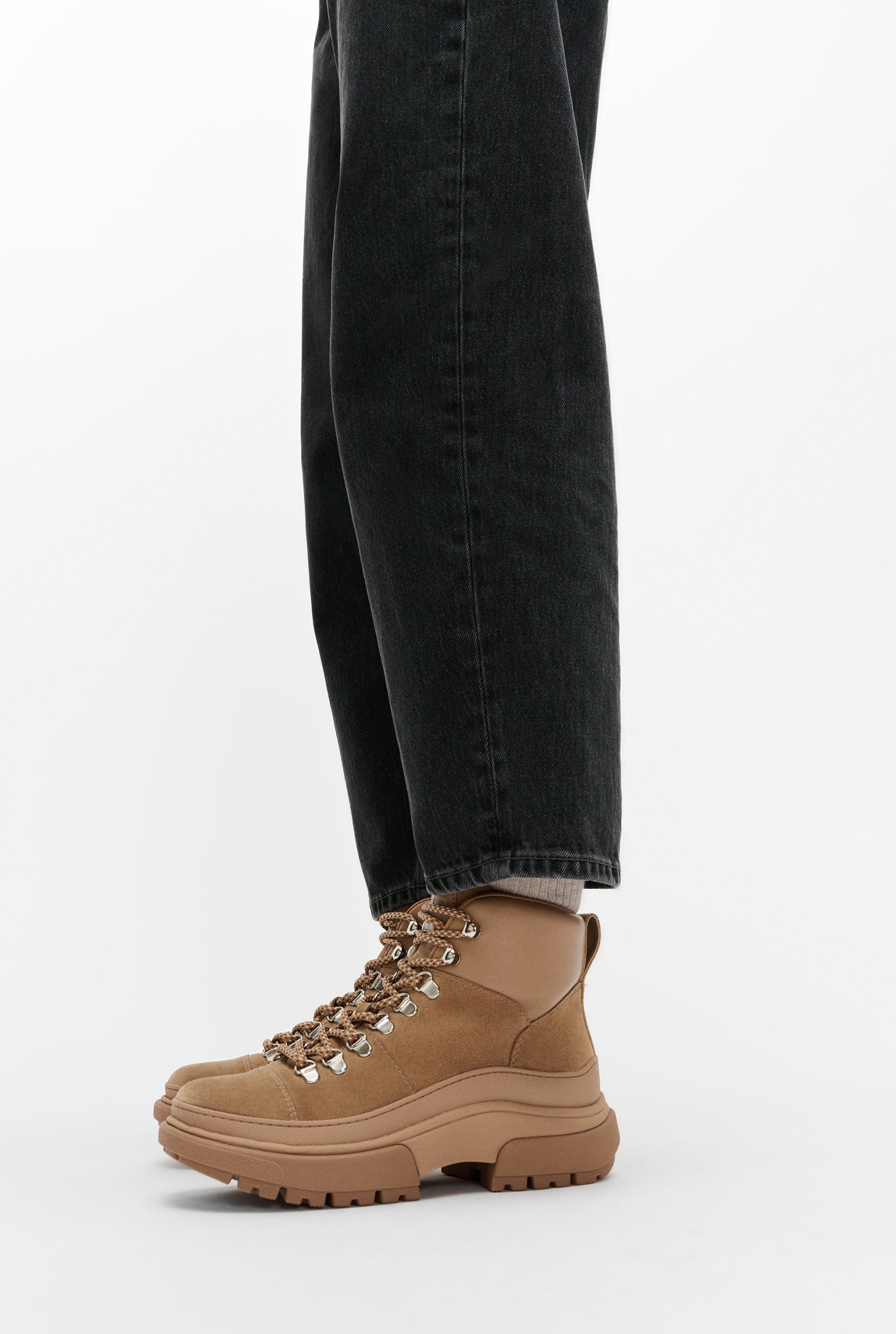 Fitflop Schnürboots »WYLDER SUEDE HIKER-LACE BOOTS«, Trekking Boots, Schnürstiefel mit robuster Plateausohle