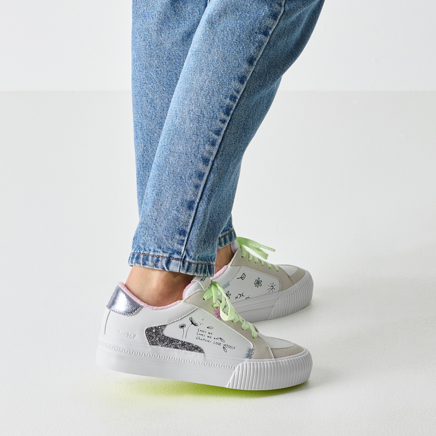 Tamaris Plateausneaker  , Freizeitschuh, Halbschuh, Schnürer mit Kontrastbesätzen und Glitzer