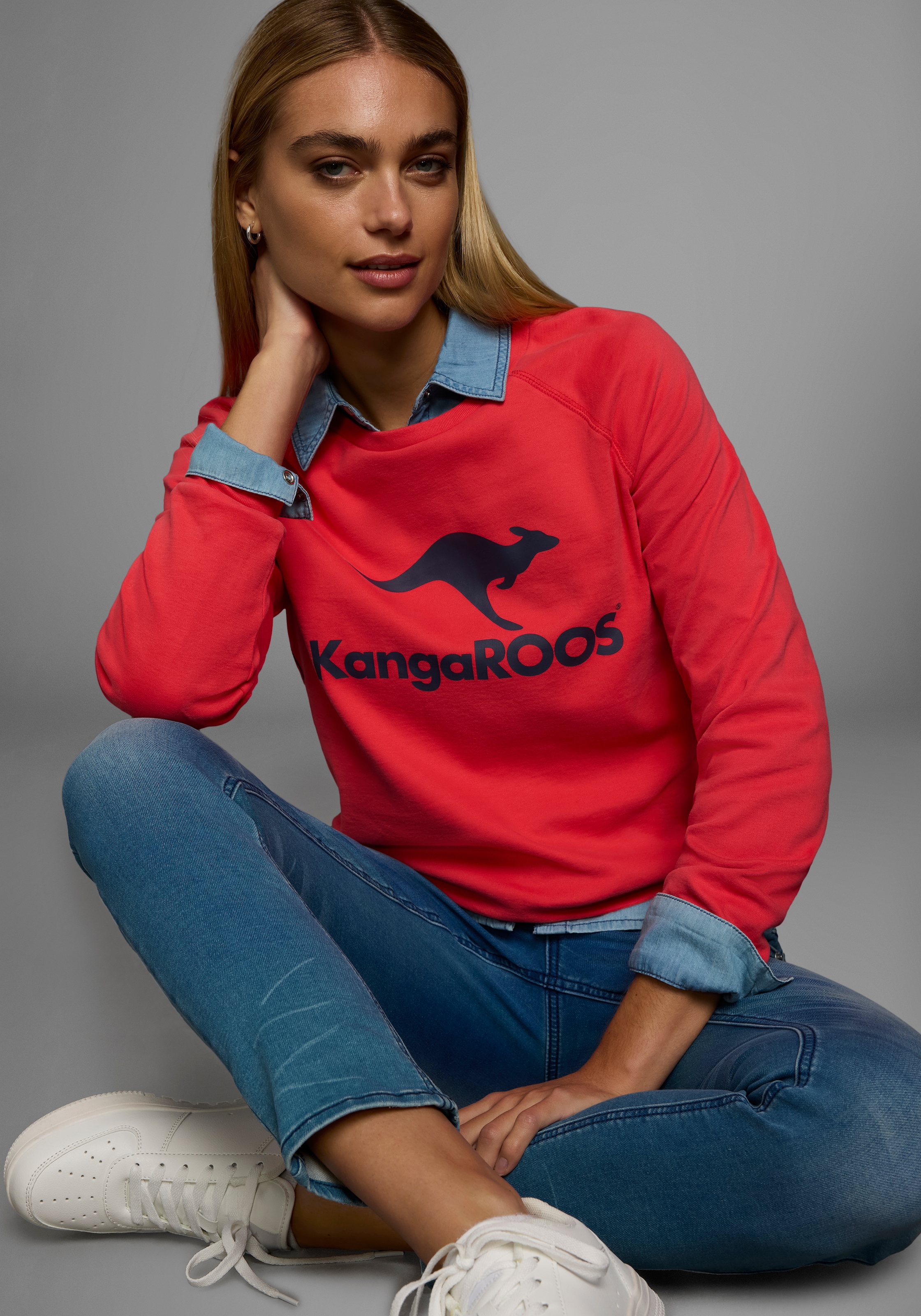KangaROOS Sweatshirt, Langarm, figurumspielender Schnitt, mit Print, Rundhalsausschnitt