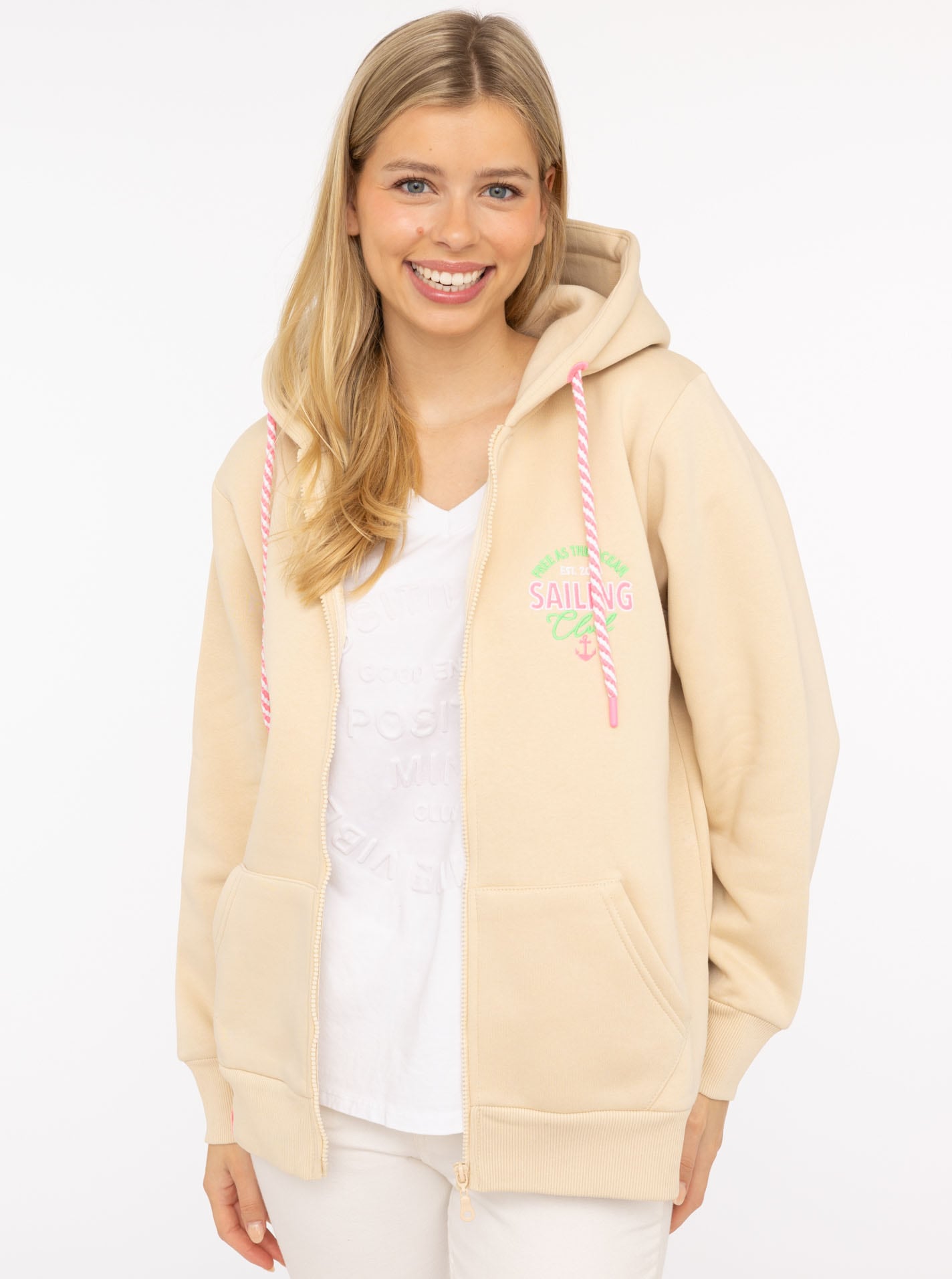 Zwillingsherz Kapuzensweatjacke »"Sailing Club"«, Kapuzensweatjacke mit großer SAILING Applikation am Rücken und Tasche