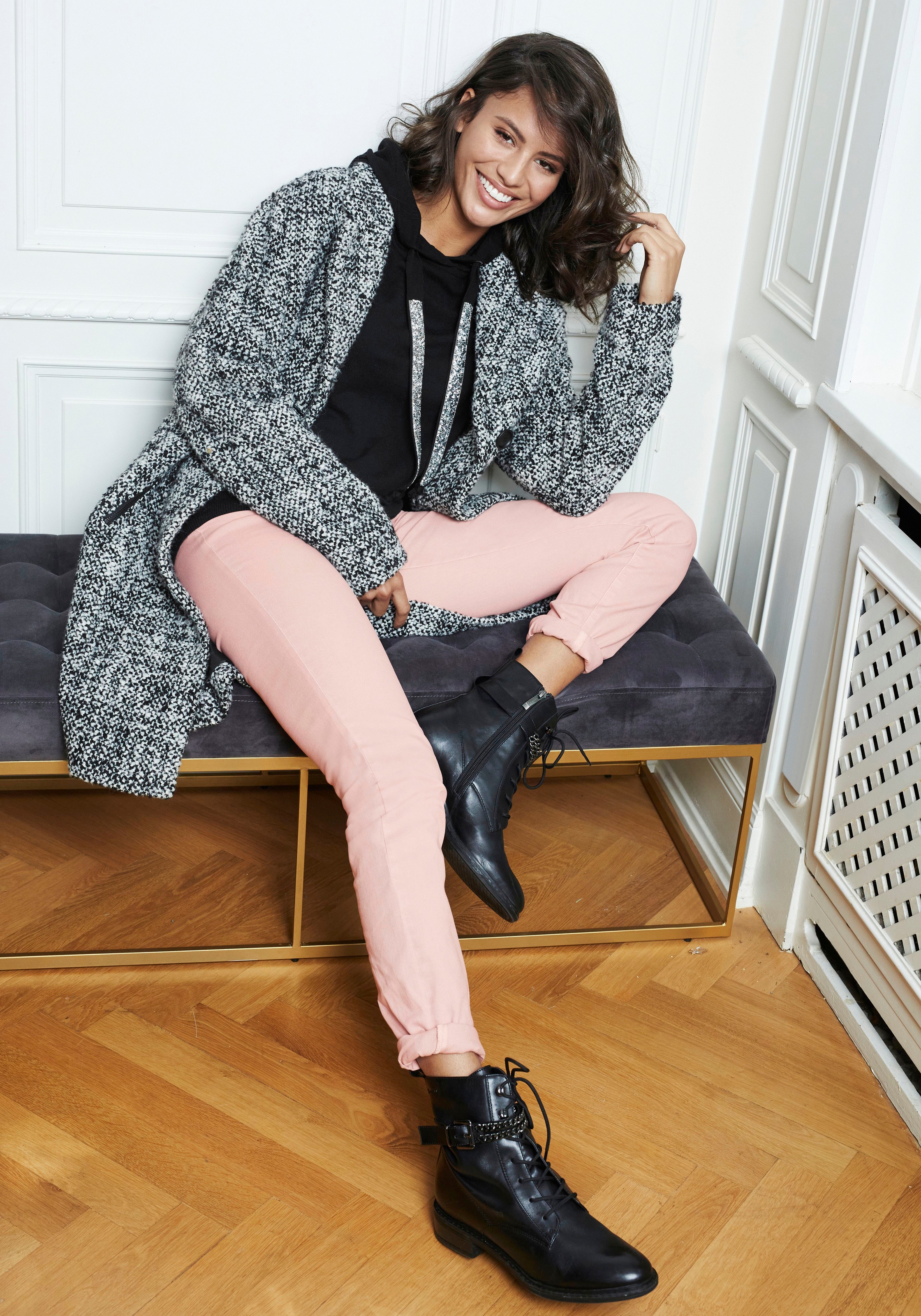 Laura Scott Strickpullover, mit Kapuze und glitzernden Bändern