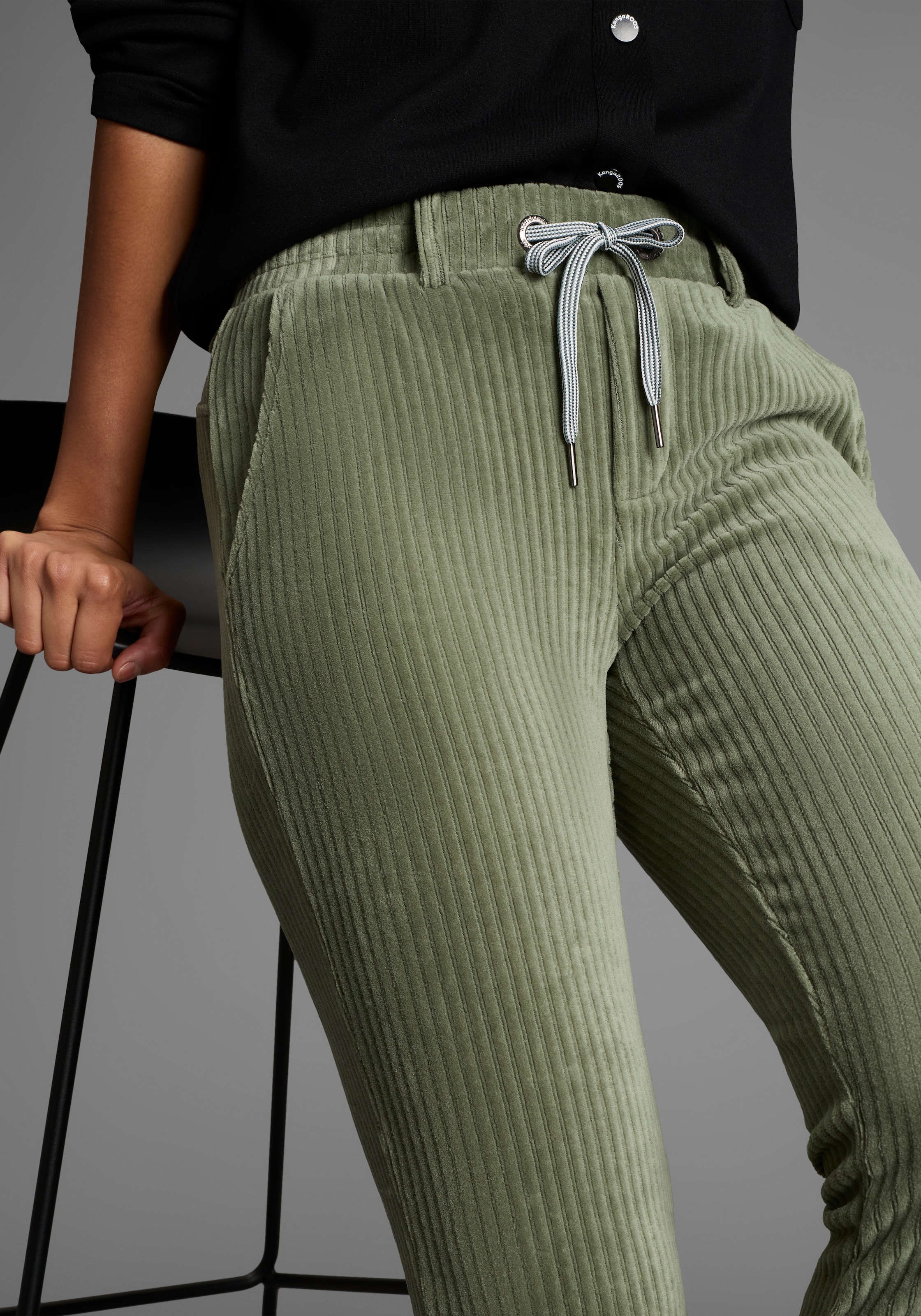 KangaROOS Jogger Pants  in Cord-Optik mit elastischem Bund