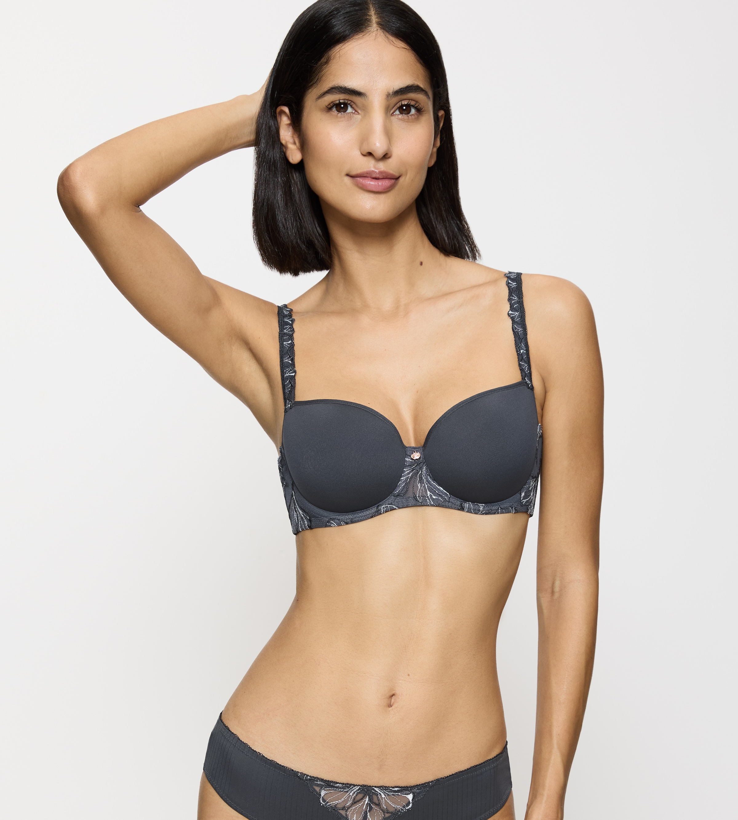 Triumph Halbschalen-BH »Wild Iris Florale«, Spacer-Cups, tiefer Rückenausschnitt, wattiert, feminin