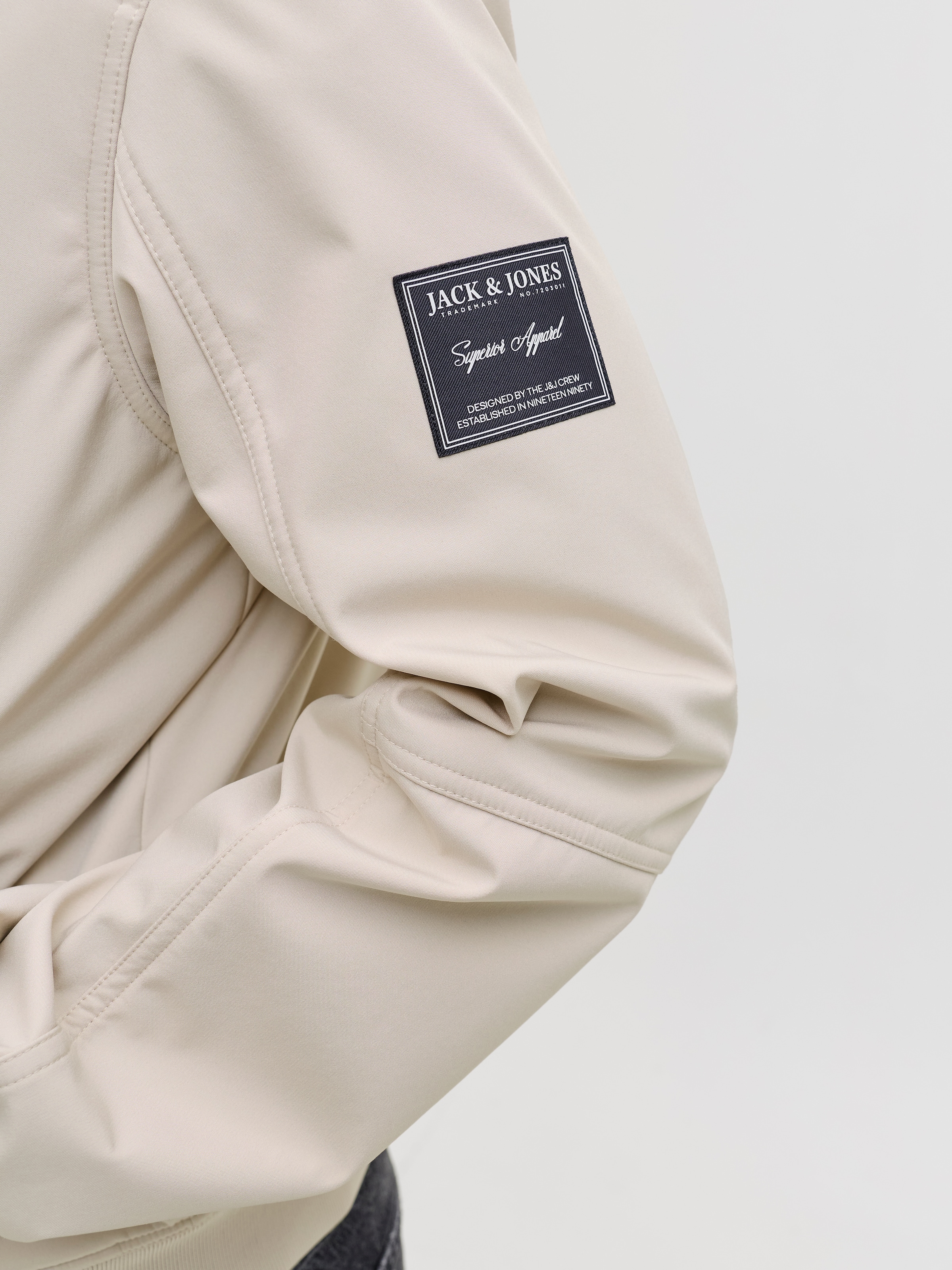 Jack & Jones Softshelljacke »JJEPARKER SOFTSHELL BOMBER SN« Softshelljacke, aus Polyester, modischer Fit, mit Brust-Reißverschluss