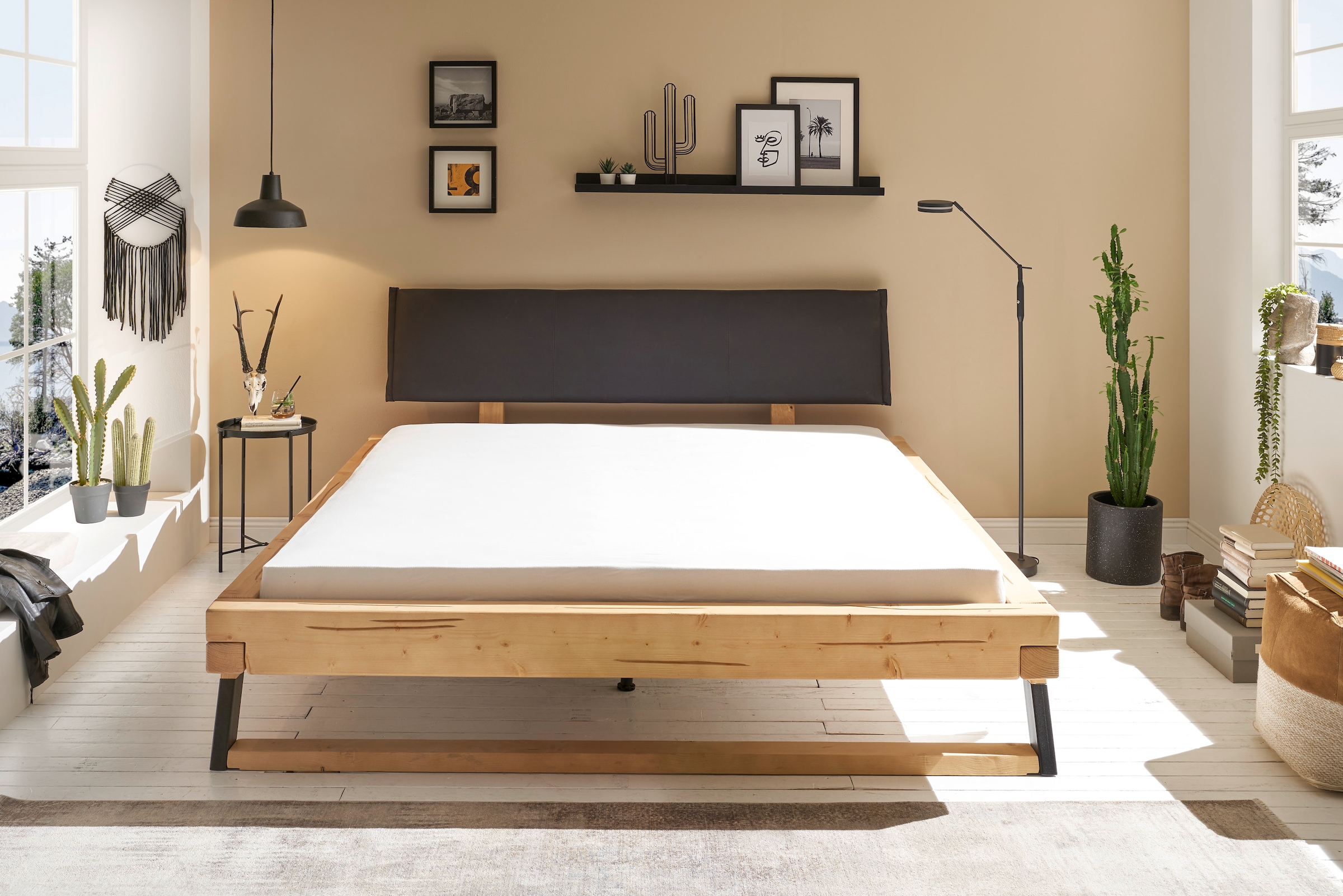 Schlafkontor Bettgestell »Lobia Massivholzbett, gepolstertes Kopfteil«, 180x200 cm, Doppelbett in Fichte natur