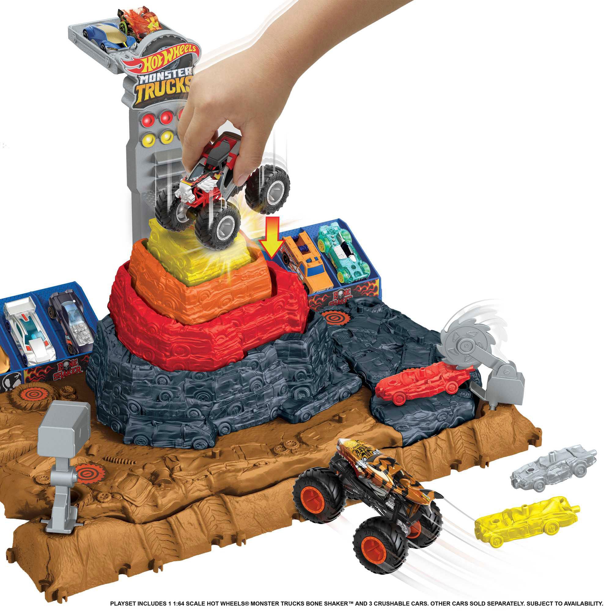 Hot Wheels Spiel-Parkhaus »Monster Trucks Bone Shakers Schrottplatz, 1  Spielzeug-Auto 1:64« bei