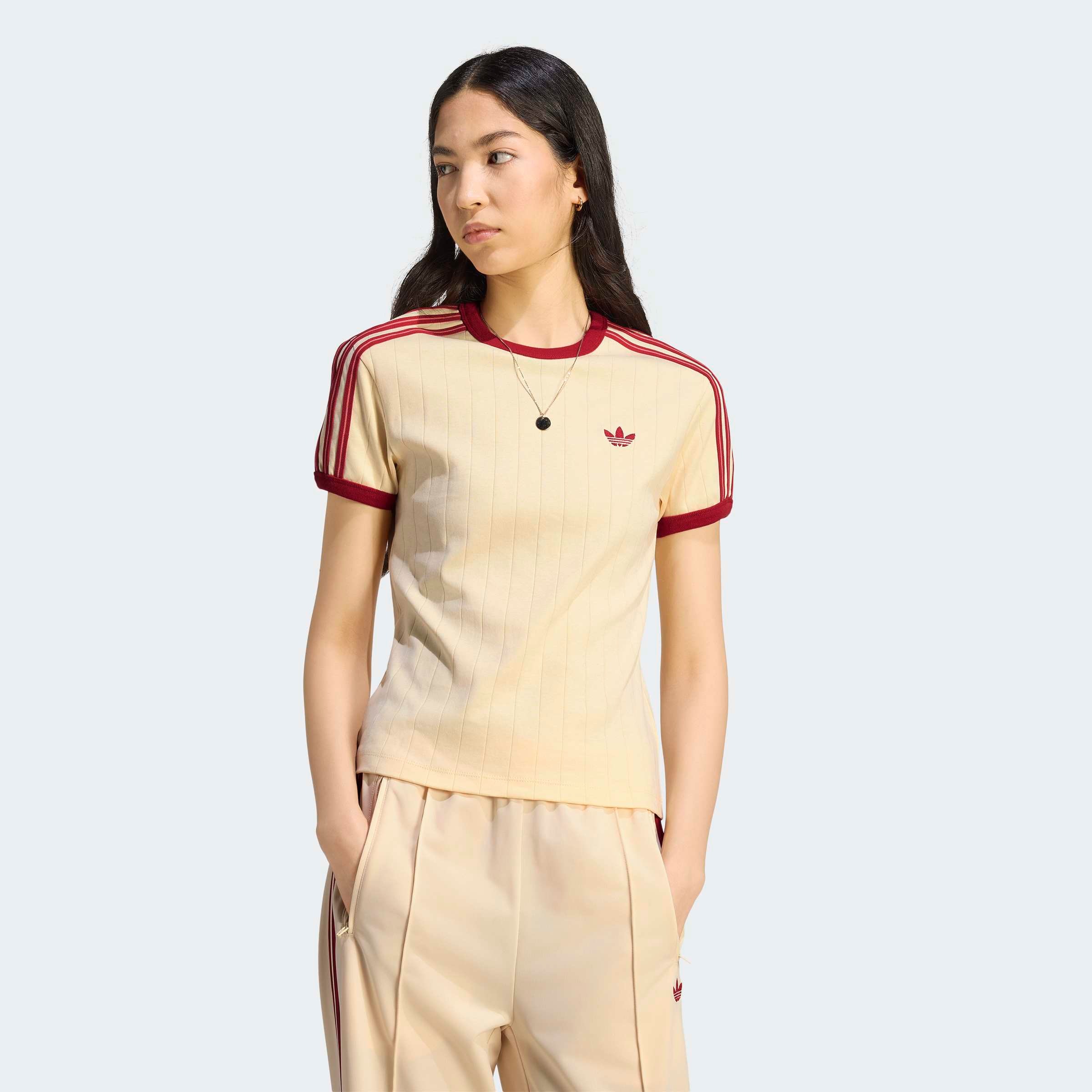 adidas Originals T-Shirt », SCHMAL GESCHNITTEN, NADELSTREIFEN« mit Nadelstreifen-Design, ohne Verschluss, aus Interlock-Material