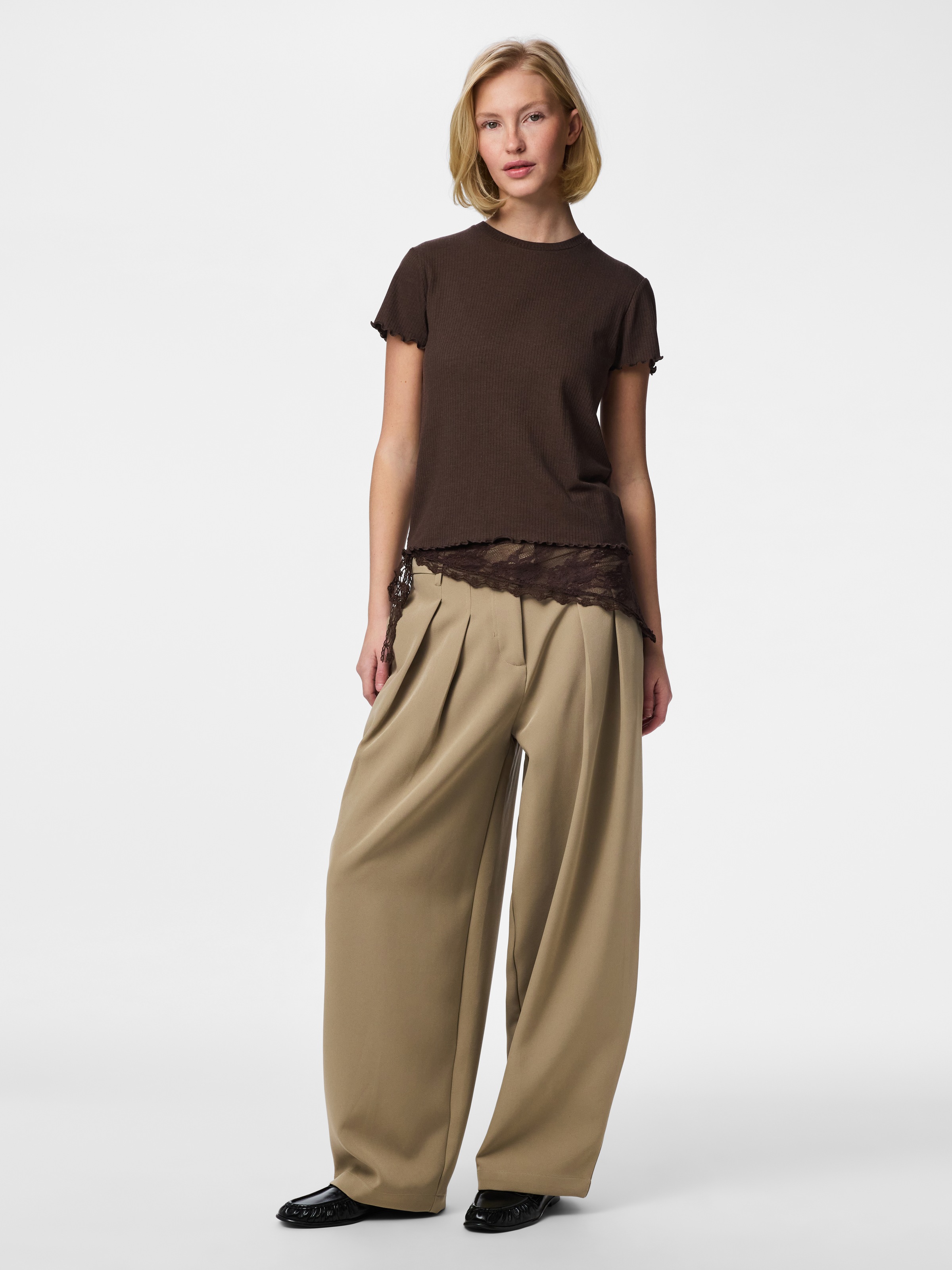 pieces Kurzarmshirt »PCNICCA SS O-NECK  TOP KAC BFD« Viskosemischung, slim fit