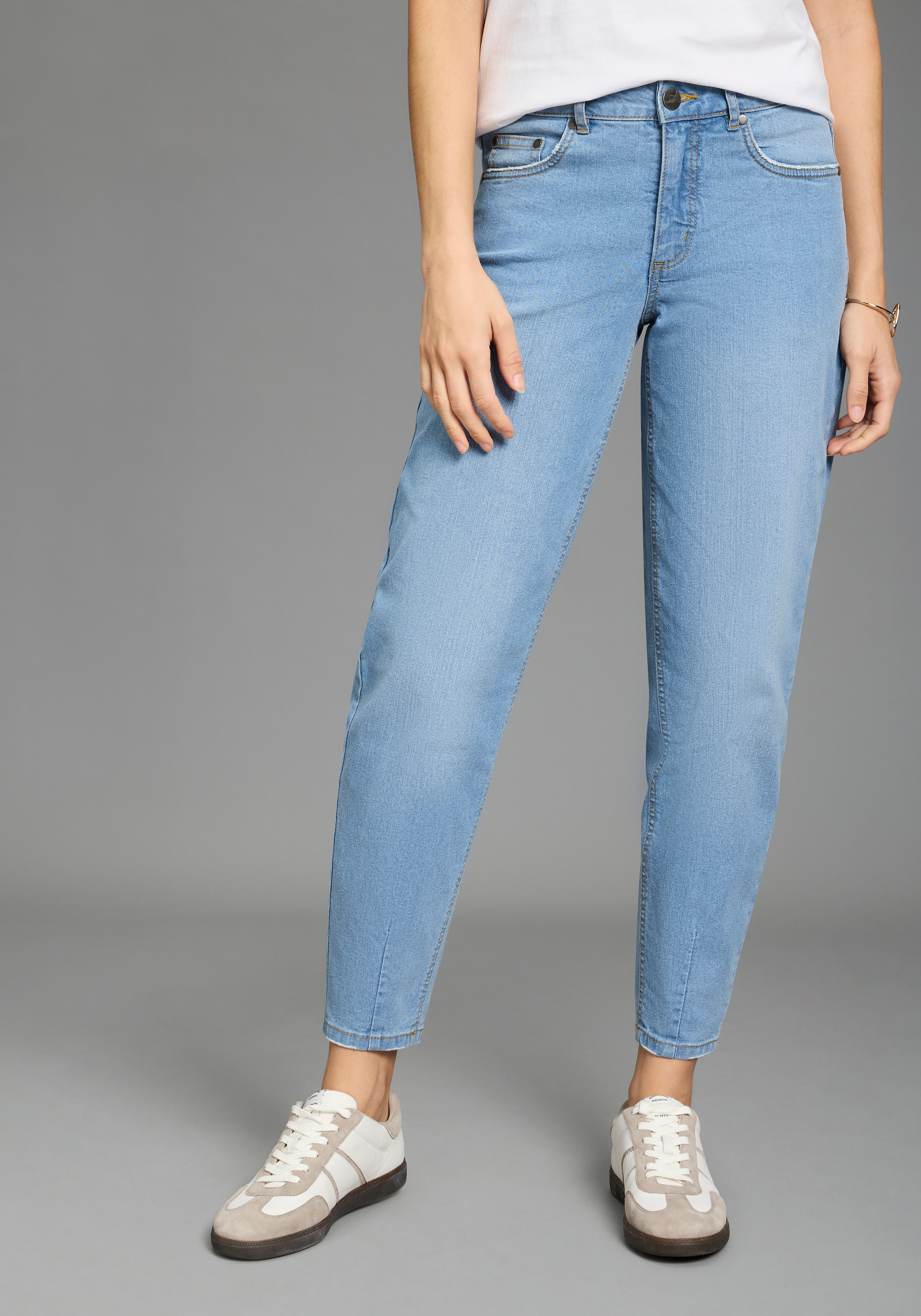 Arizona Comfort-fit-Jeans weite Beinform mit schmalem Abschluss, knöchellanger Schnitt