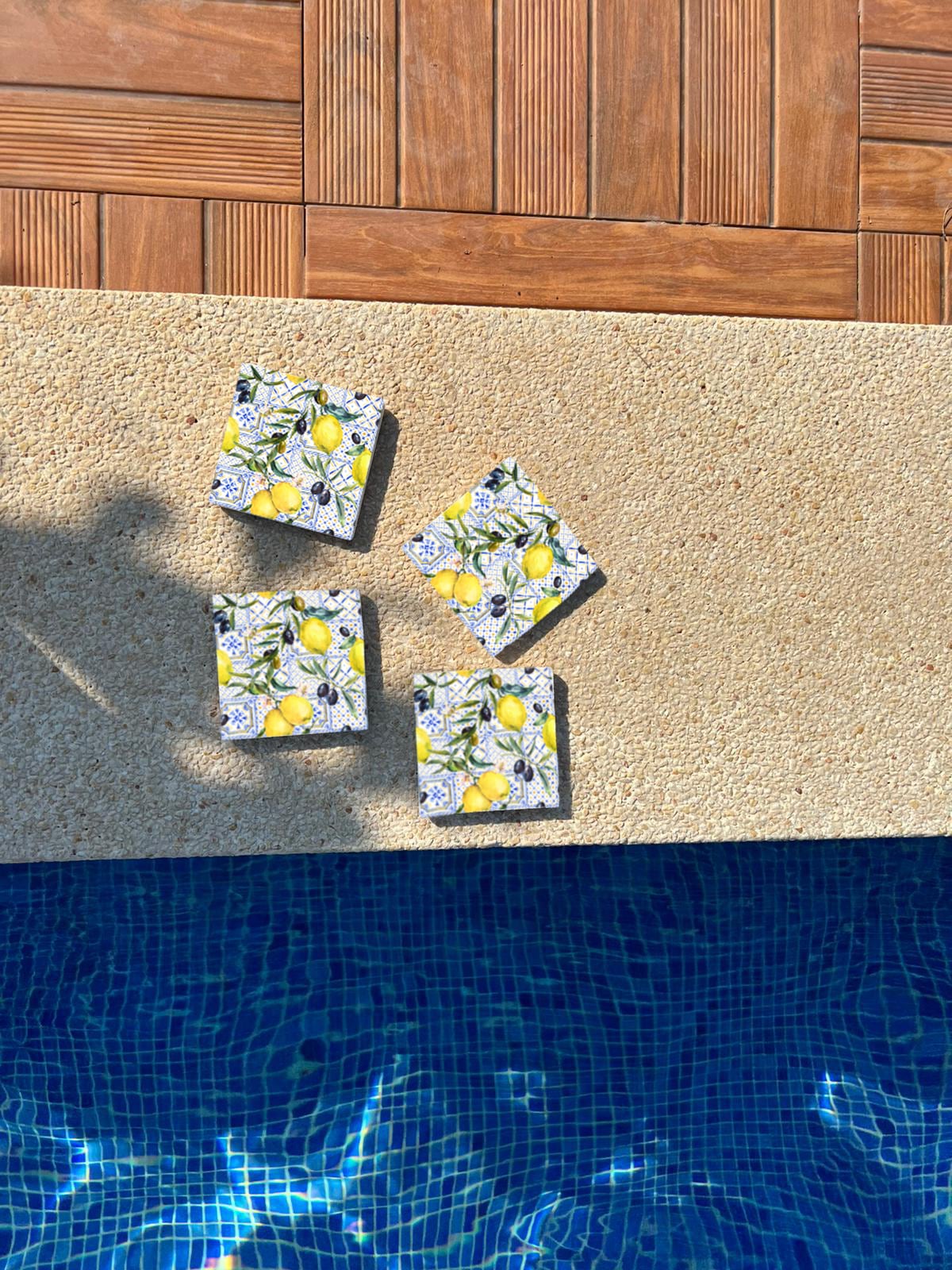 queence Getränkeuntersetzer »Zitronen Motiv Fliesen Steine«, (Set, 4 tlg.), Zitronen Set Topfuntersetzer Naturstein Untersetzer 10x10x1cm