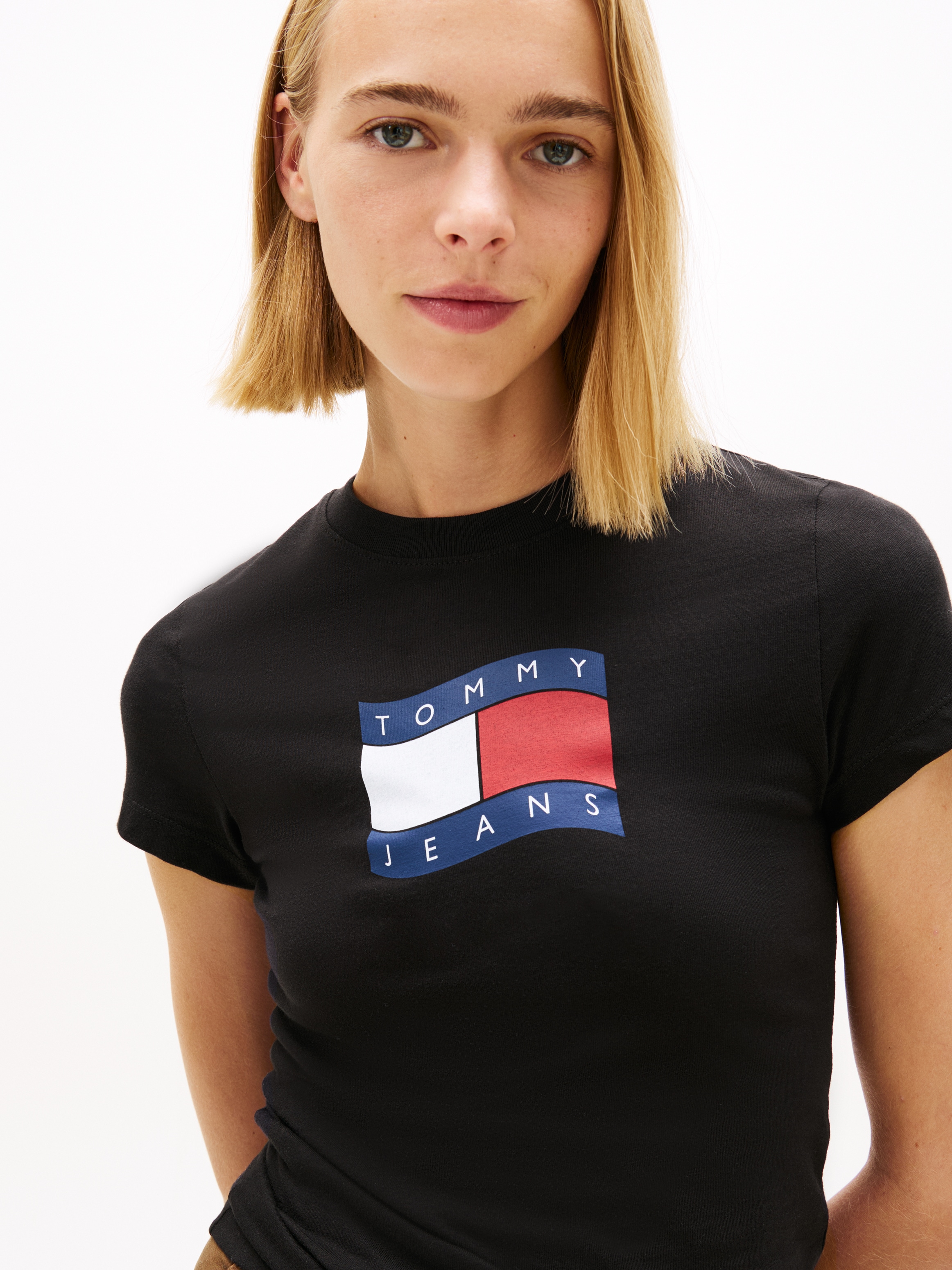 Tommy Jeans T-Shirt »TJW SLIM WAVY FLAG TEE EXT« mit Rundhalsausschnitt