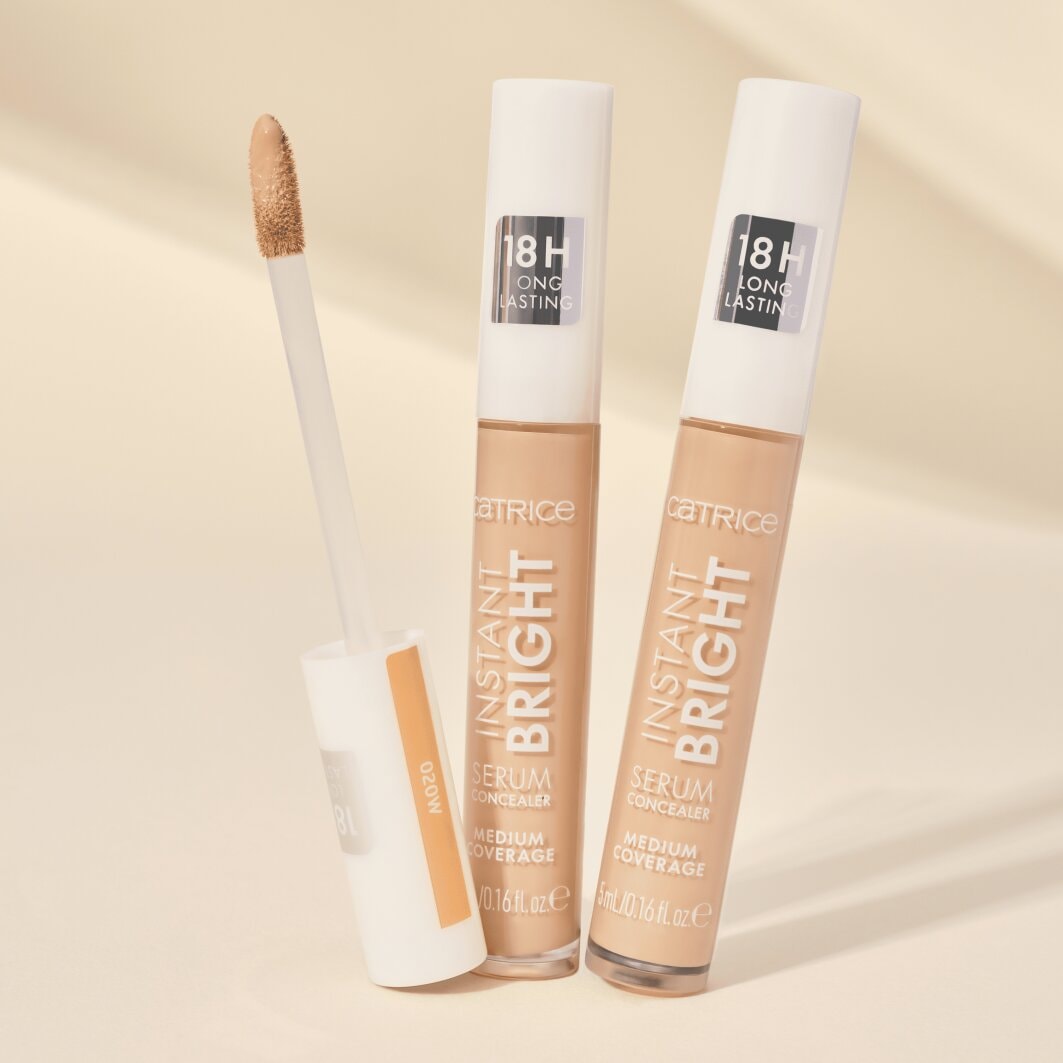 Catrice Concealer »Instant Bright Serum Concealer« Langhaltend, mittlere Deckkraft, leichte Textur, spendet Feuchtigkeit.