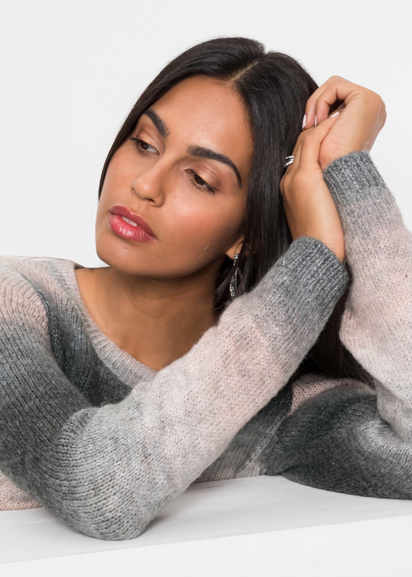 bonprix Strickpullover aus Polyacryl und Polyester, mit Farbverlauf, bequeme Passform