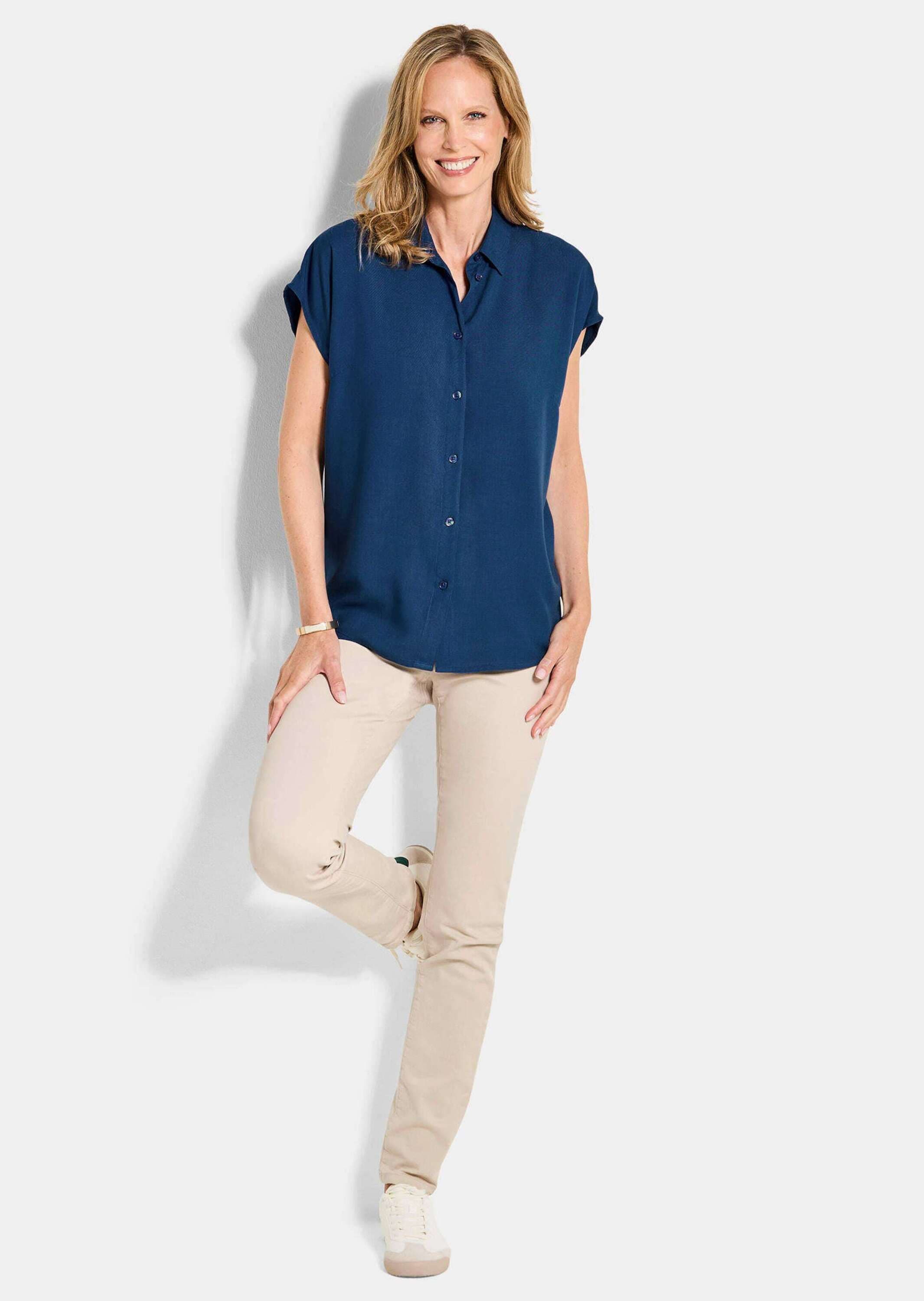 GOLDNER Kurzarmbluse »Kurzgröße Viskosebluse mit Hemdkragen« Sattel am Rückteil mit Kellerfalte