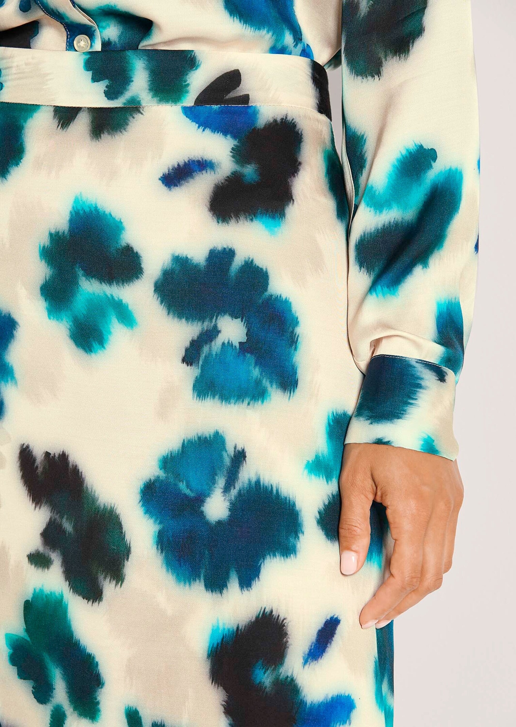 MADELEINE Midirock »Midirock Druckrock mit Aquarell-Blumenmuster« Satin-Druckrock