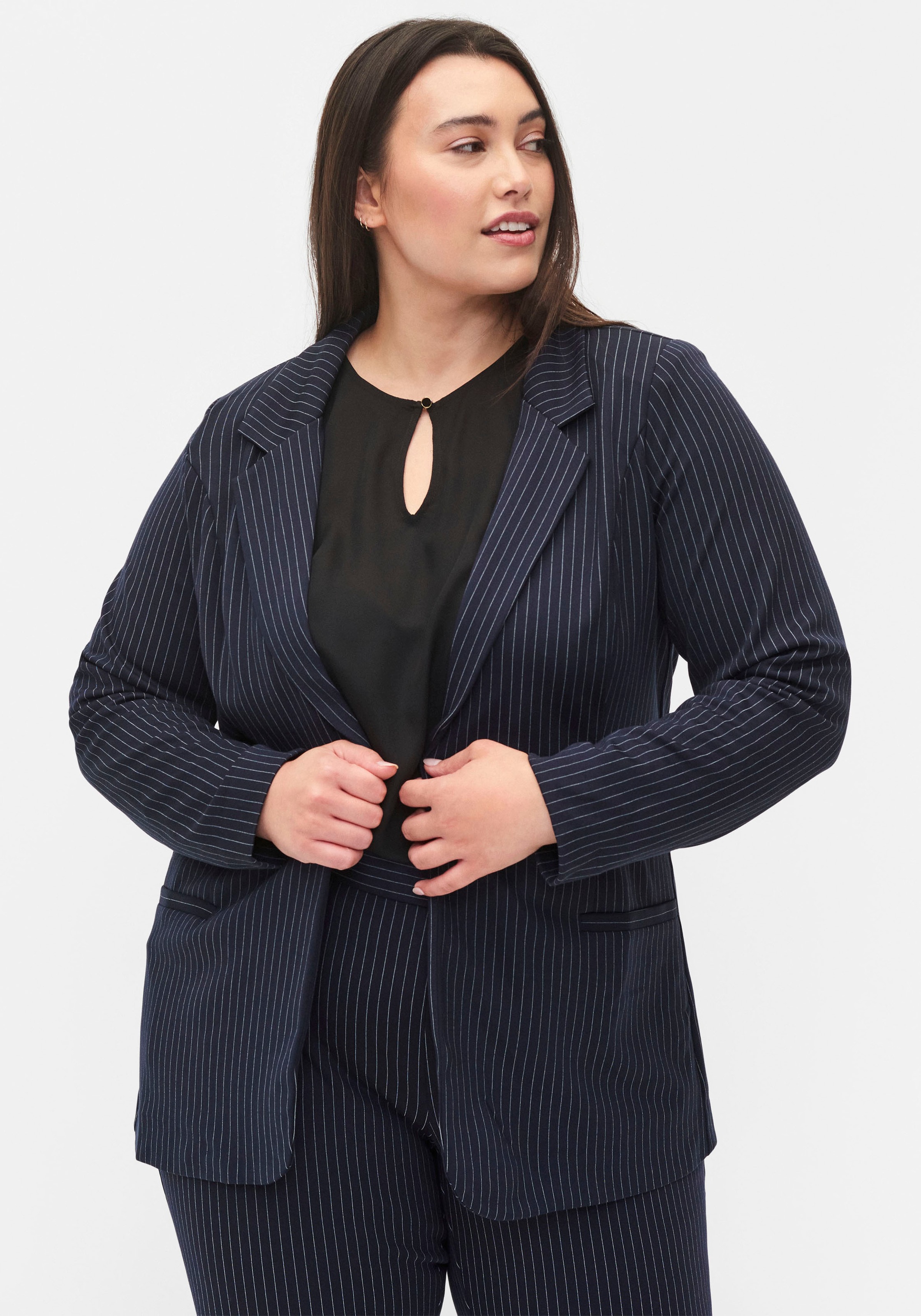 Zizzi Kurzblazer »Blazer mit Nadelstreifen und Knopfverschluss« kaufen
