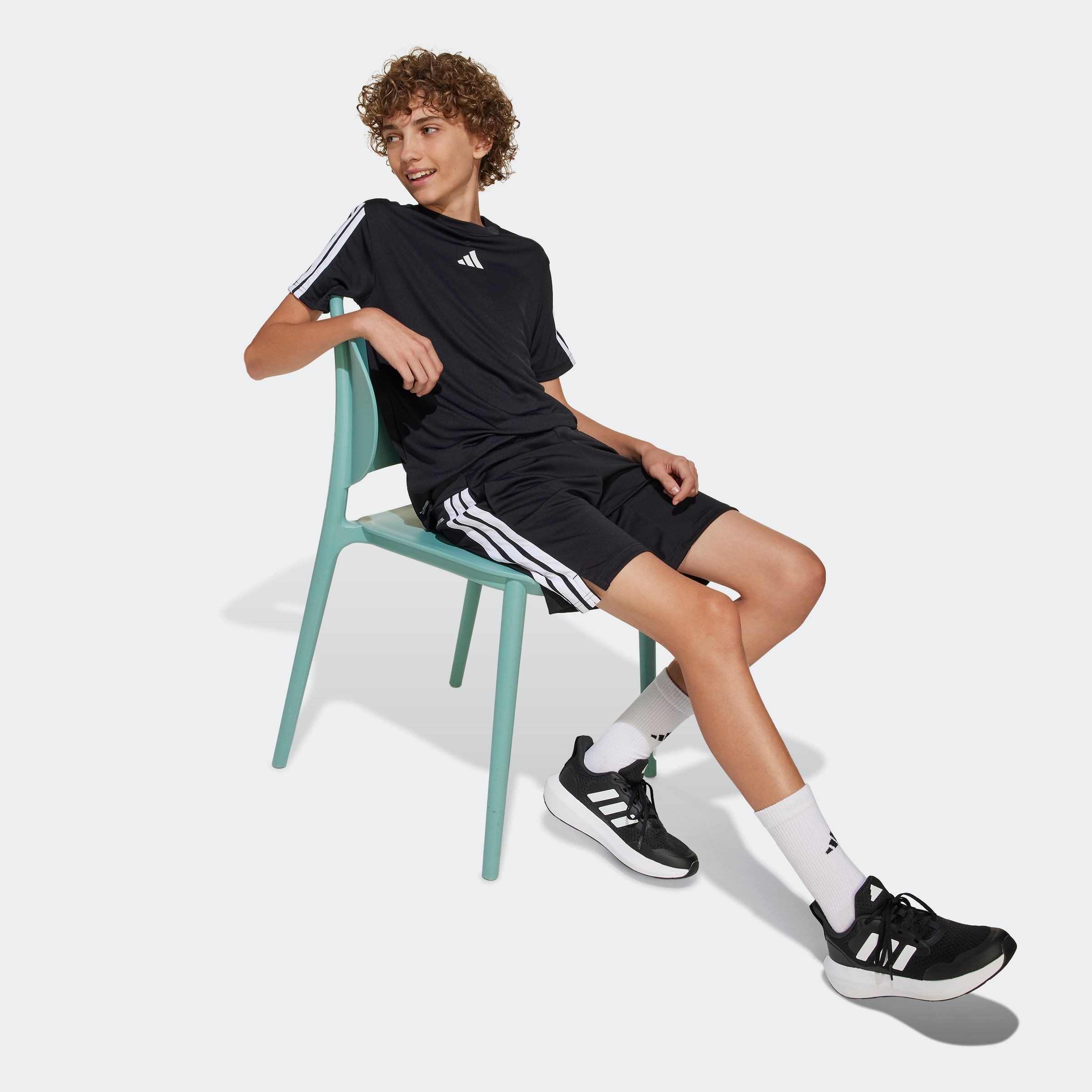 adidas Sportswear T-Shirt »TRAIN ESSENTIALS 3-STREIFEN KIDS« für Kinder, mit Rundhalsausschnitt, ohne Verschluss, aus Polyester