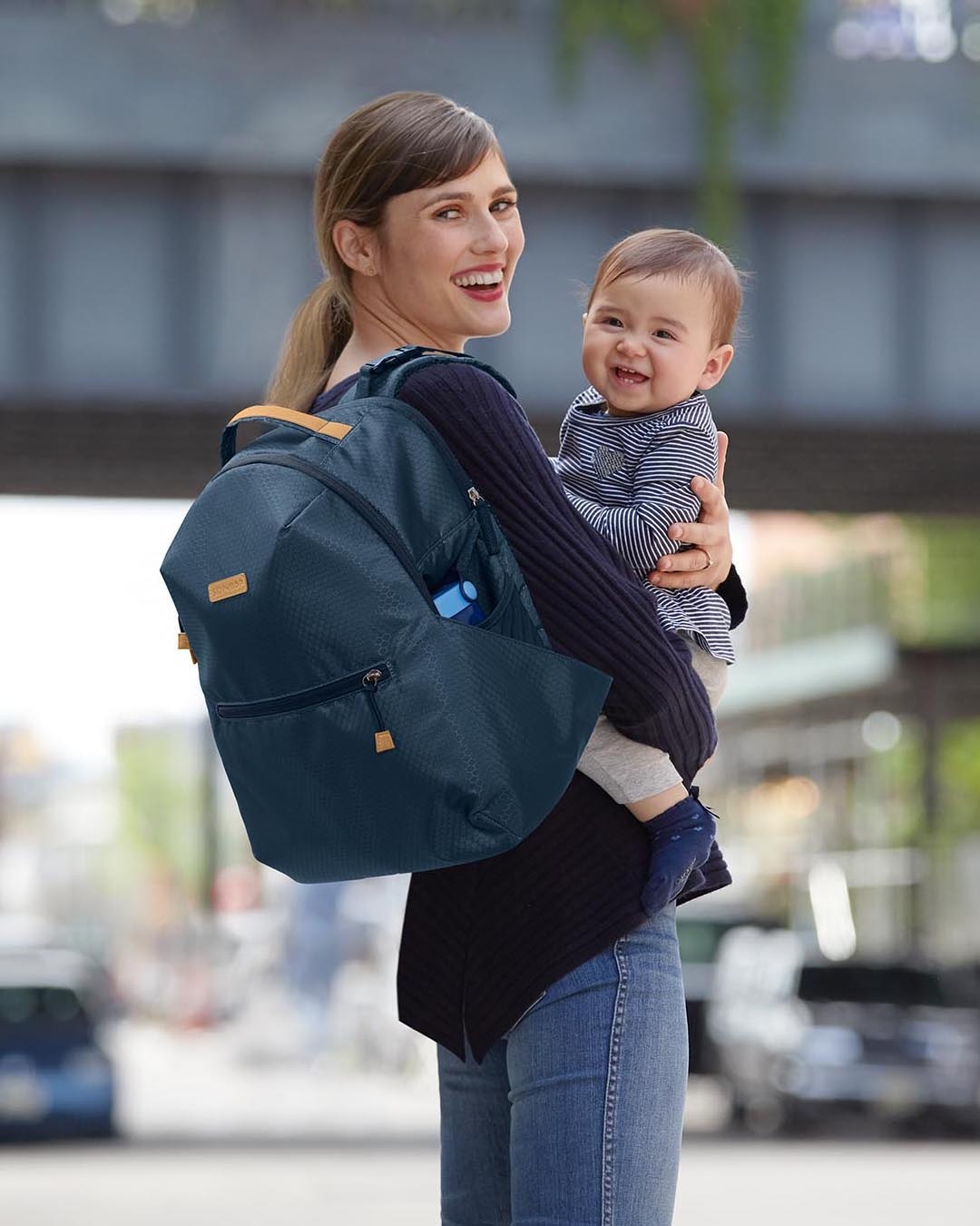 Skip Hop Wickelrucksack »Go Envi, blau-grau«, aus recyceltem Material