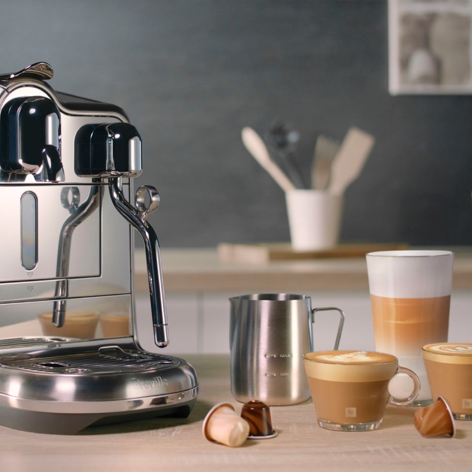 Nespresso Kapselmaschine »Creatista Pro SNE900 mit Edelstahl-Milchkanne« inkl. Willkommenspaket mit 7 Kapseln