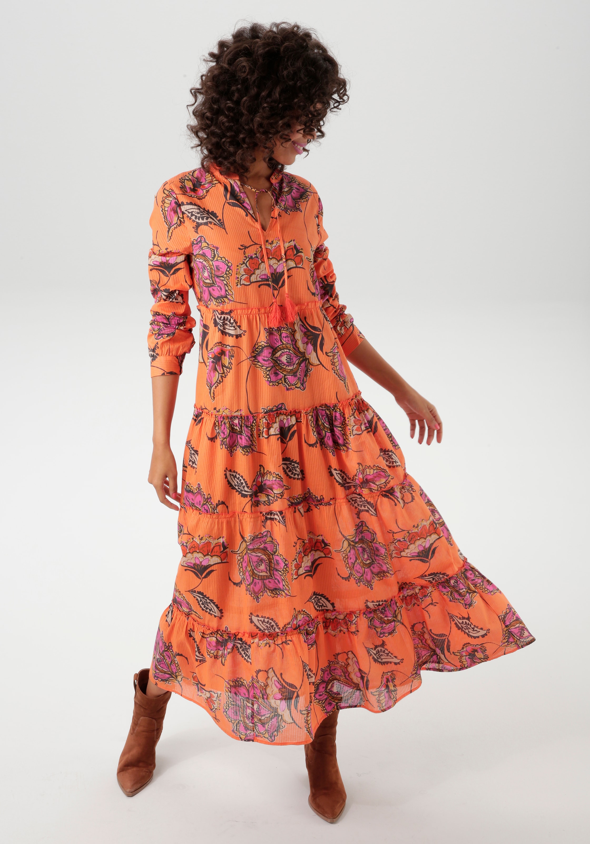 Aniston CASUAL Maxikleid, mit großflächigem Blumen auf strukturierter Ware