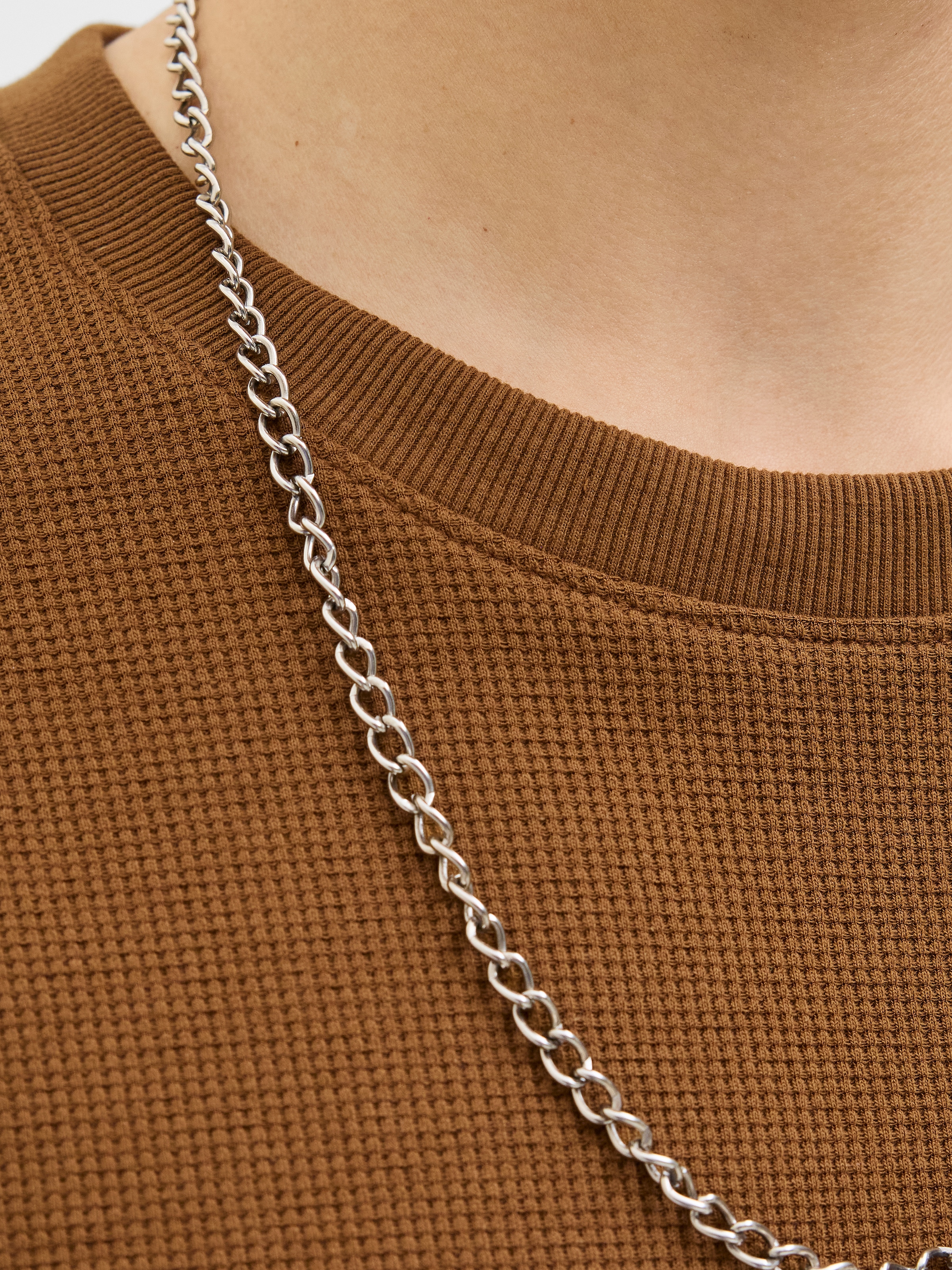 Jack & Jones T-Shirt »JJEAUSTIN TEE SS NOOS« mit Markenlabel