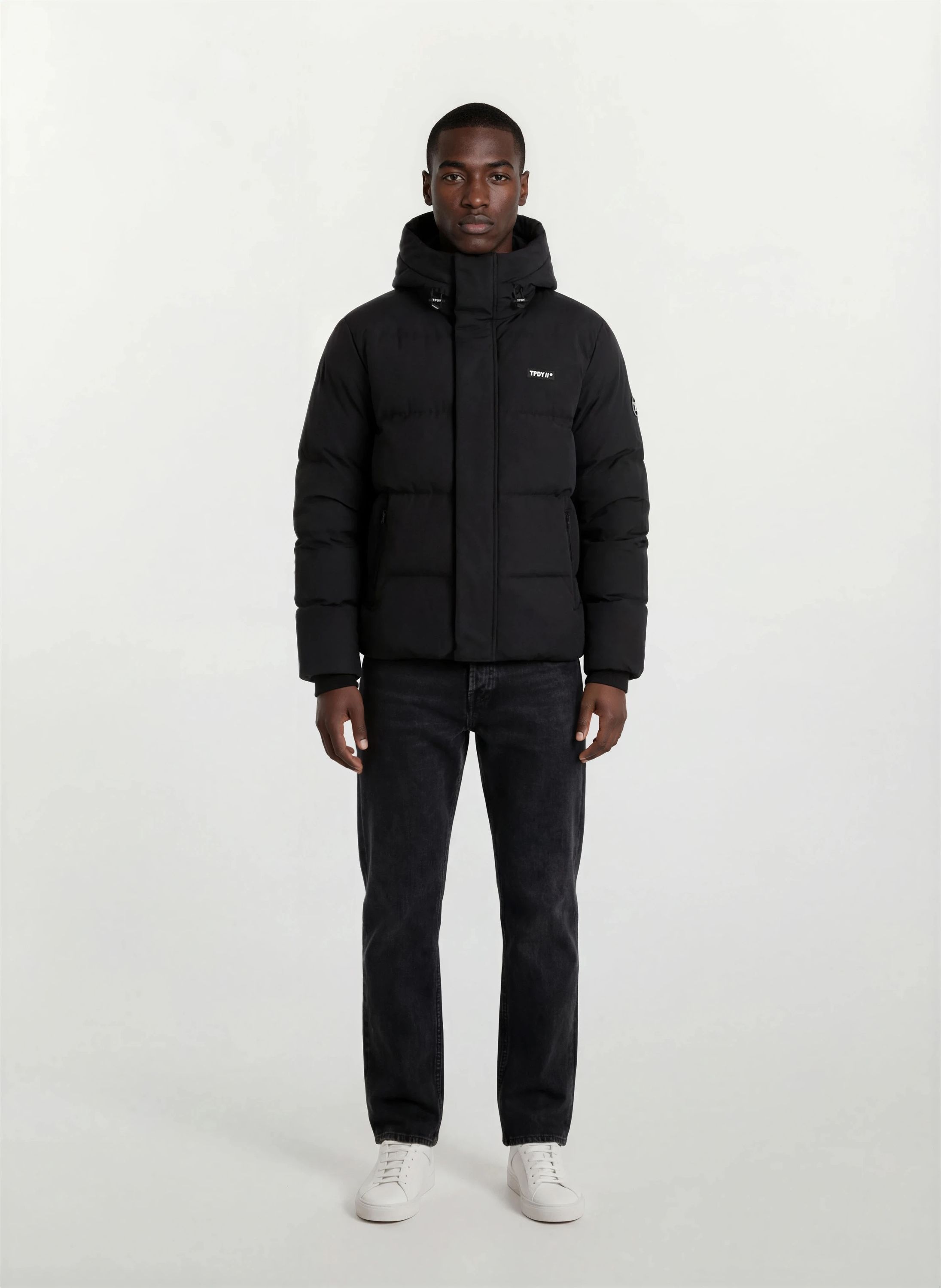 trueprodigy Winterjacke »Edris dicke Winterjacke mit Eingrifftasche und Applikation« mit Kapuze