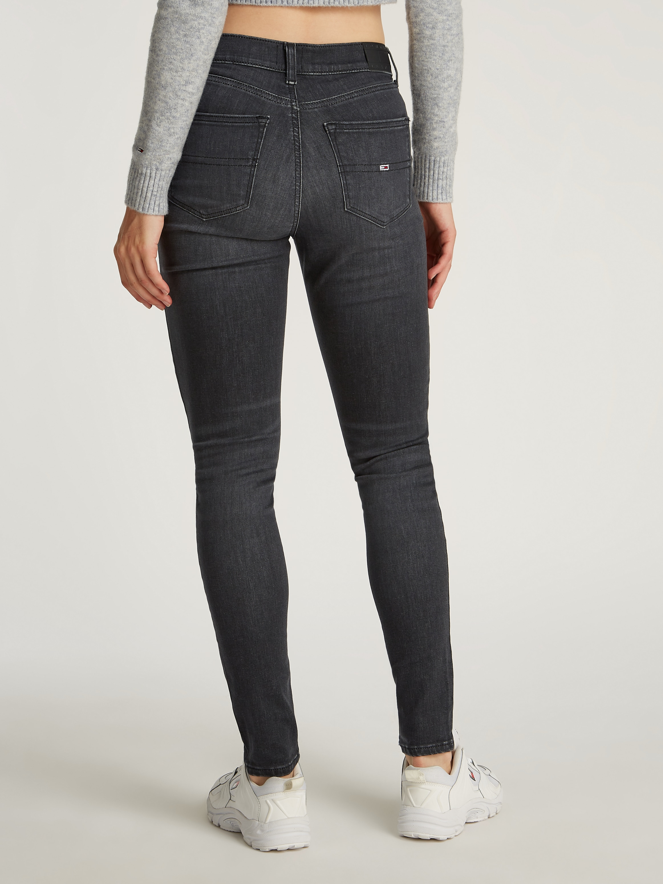 Tommy Jeans Skinny-fit-Jeans »NORA MR SKNY«, mit Waschung, mit Logo-Badge