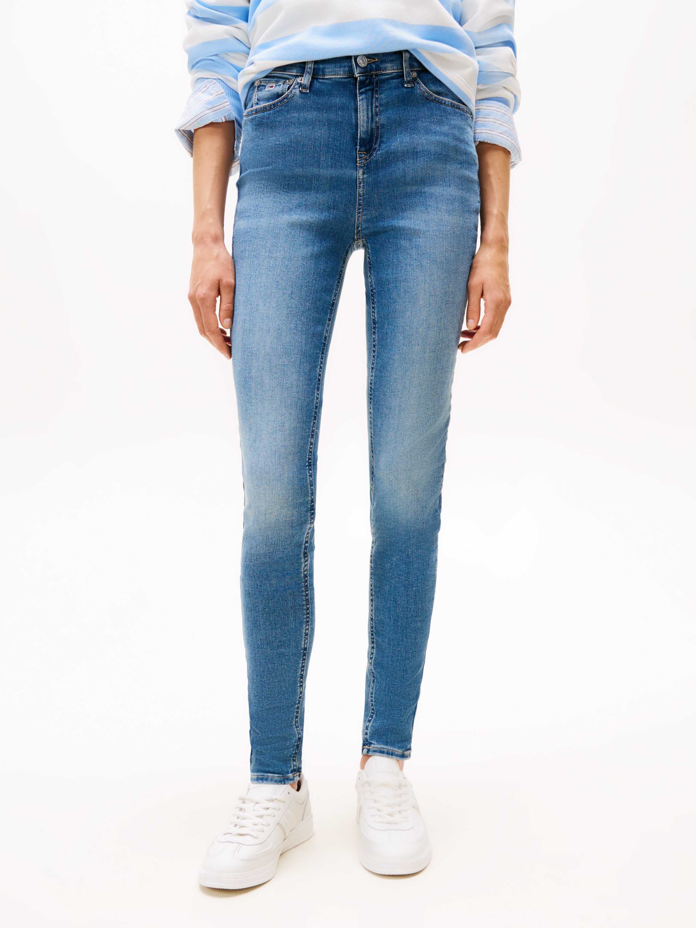 Tommy Jeans Skinny-fit-Jeans »NORA MID RISE« mit Waschung, Logo-Badge