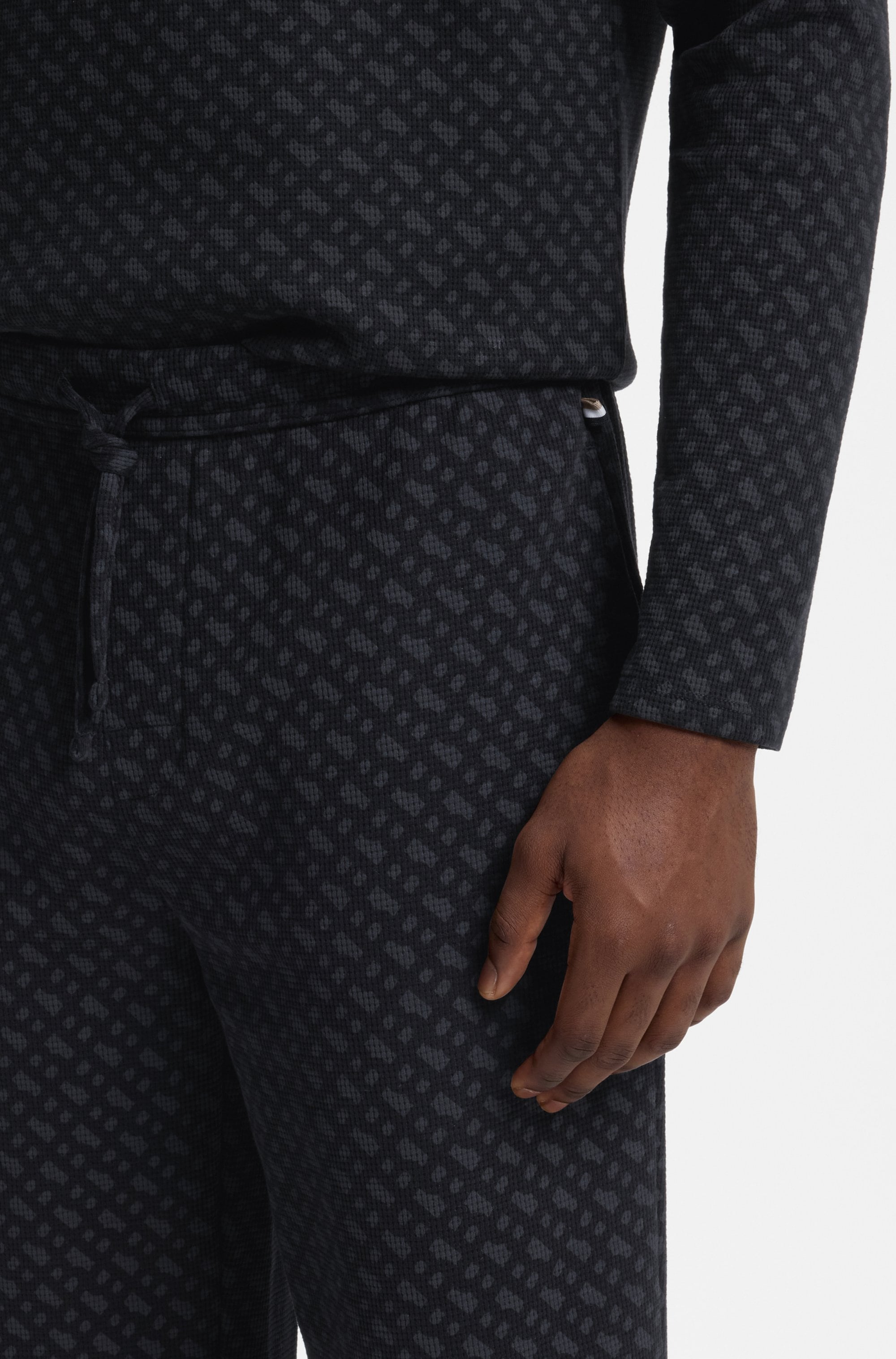 BOSS Pyjamahose »Waffle AOP Pants«  elastischer Bund mit Kordel, Seitentaschen, Allover-Druck
