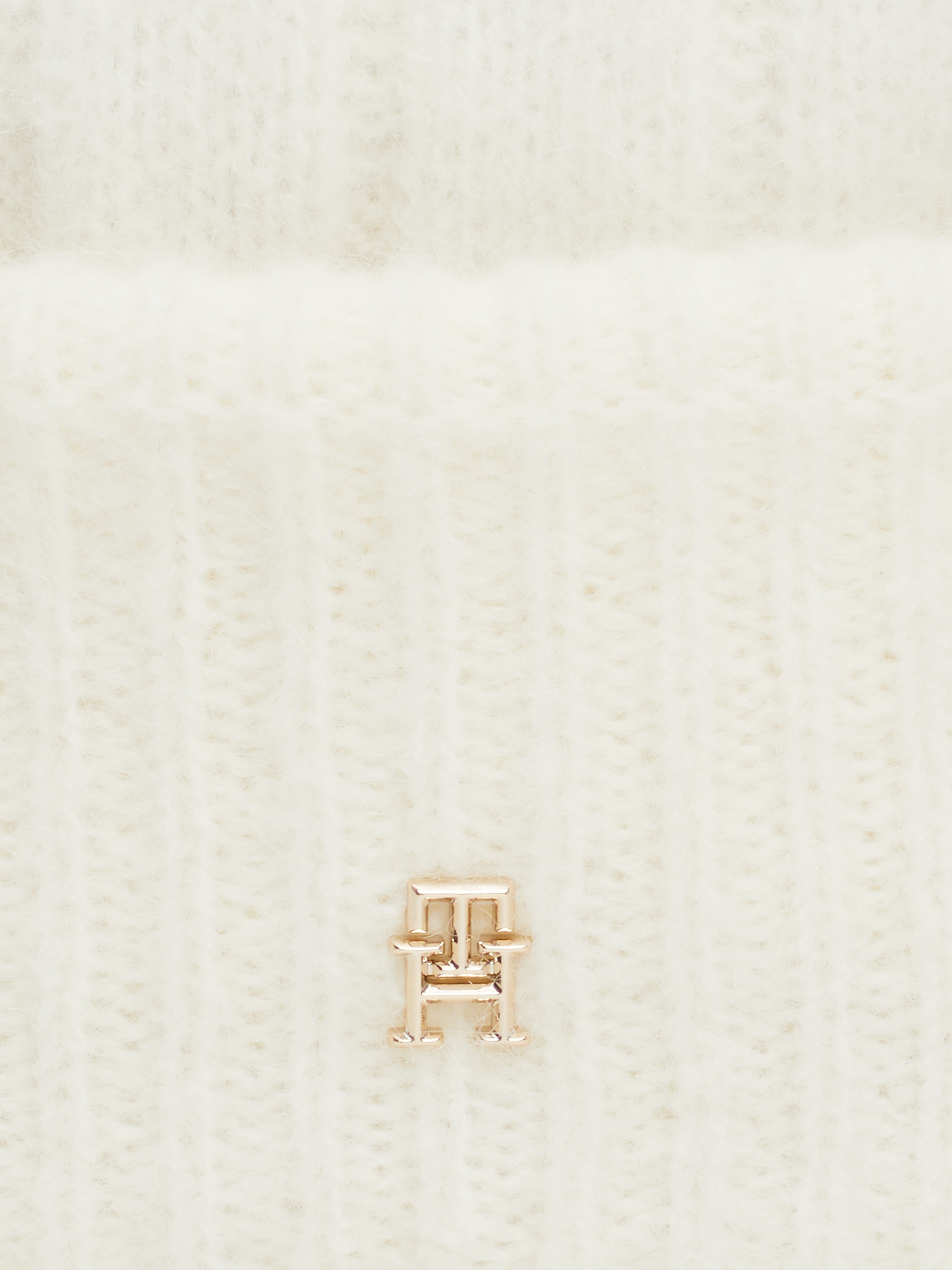 Tommy Hilfiger Beanie »TH TIMELESS BEANIE«, mit Monogramm-Emblem