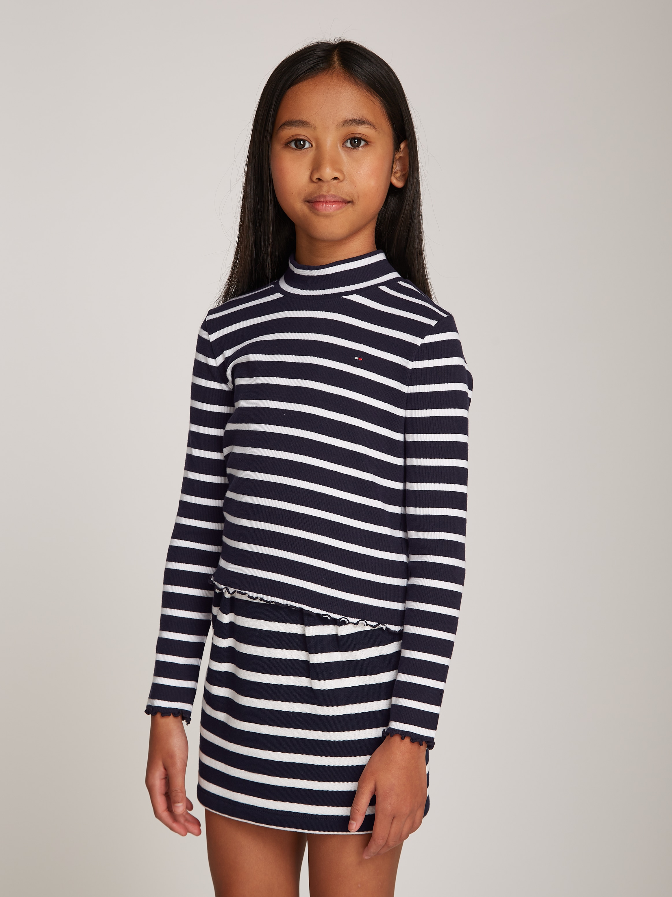 TOMMY HILFIGER Langarmshirt »MOCK NECK RIB TOP LS«, im Streifendesign, mit Babylock-Saum