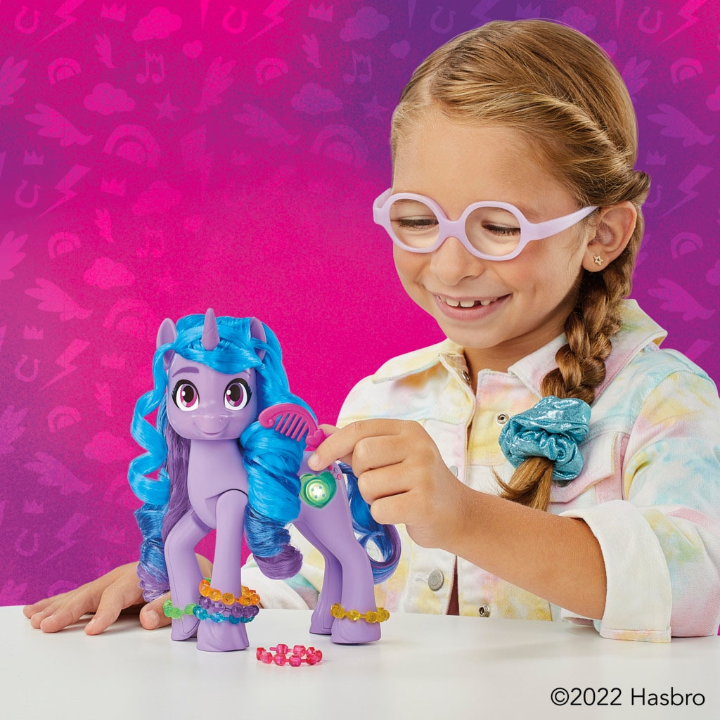 Hasbro Spielfigur »Izzy Moonbow«, mit über 20 Reaktionen und leuchtendem Schönheitsfleck