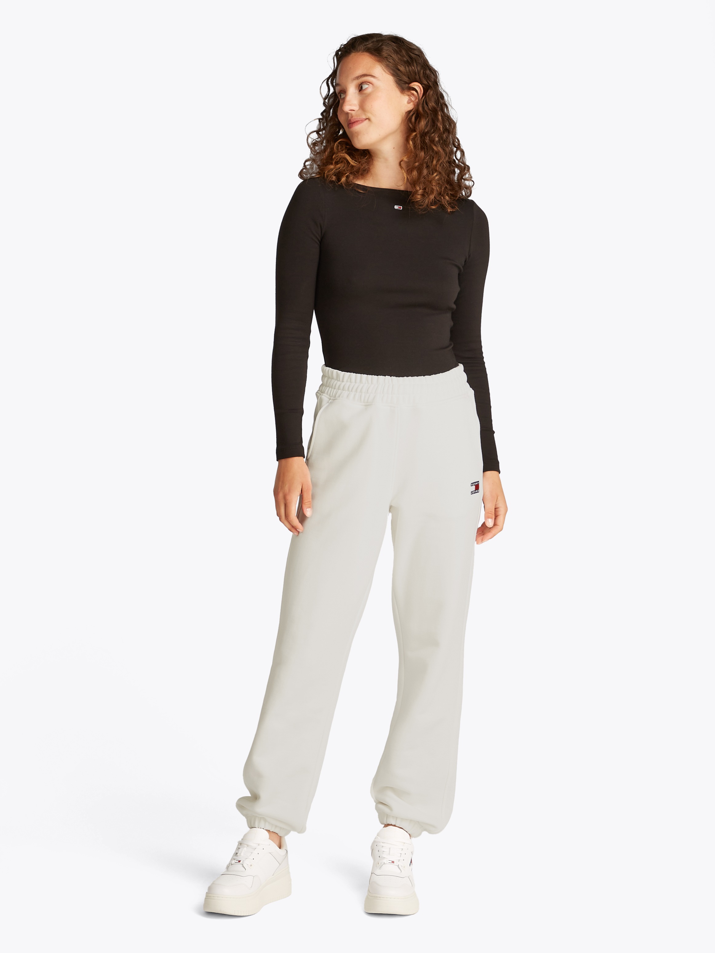 Tommy Jeans Jogginghose »TJW BADGE JOGGER«, mit Logostickerei
