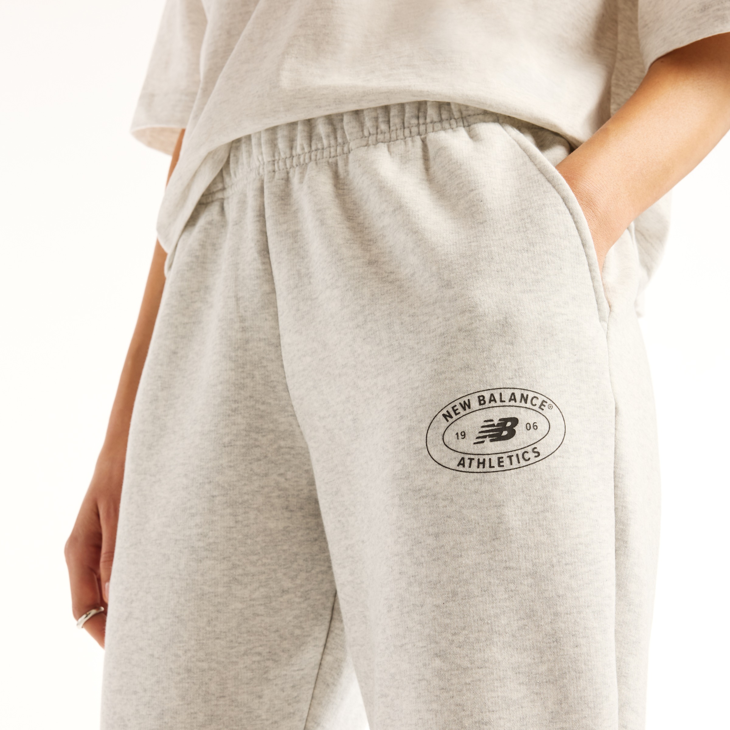 New Balance Sweathose »REIMAGINED FLEECE PANT«  für Erwachsene, mit sportlichem Stil, lange Hosenform