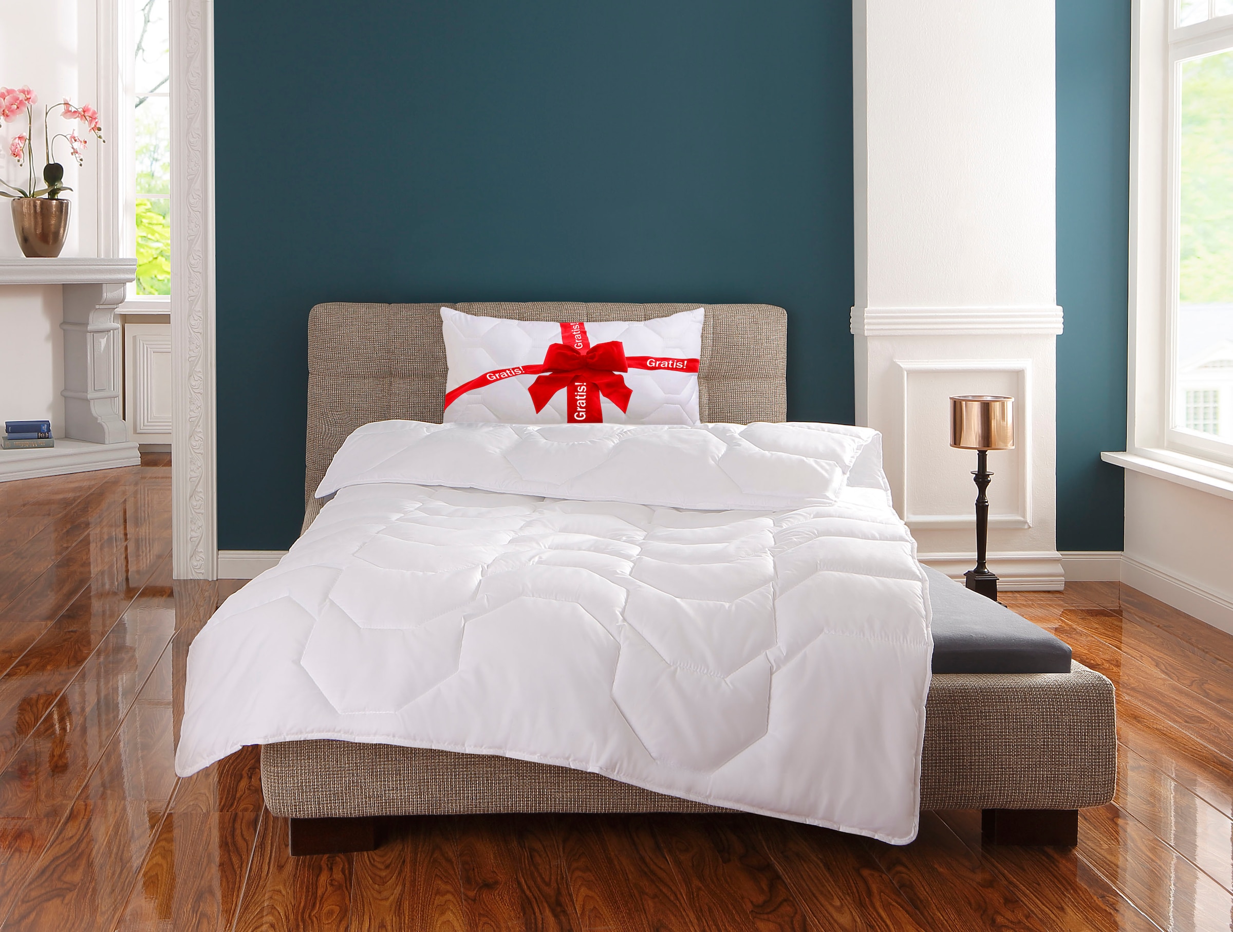 OTTO home Microfaserbettdecke "Corella, Bettdecke 135x200 cm, mit Gratis-Kissen dazu: 40x80 cm" leicht Füllung 100% Polyester 2 Stk. tlg. Bettdecken, Sommer, Winter, 4 Jahreszeiten, Decke mit Gratiskissen